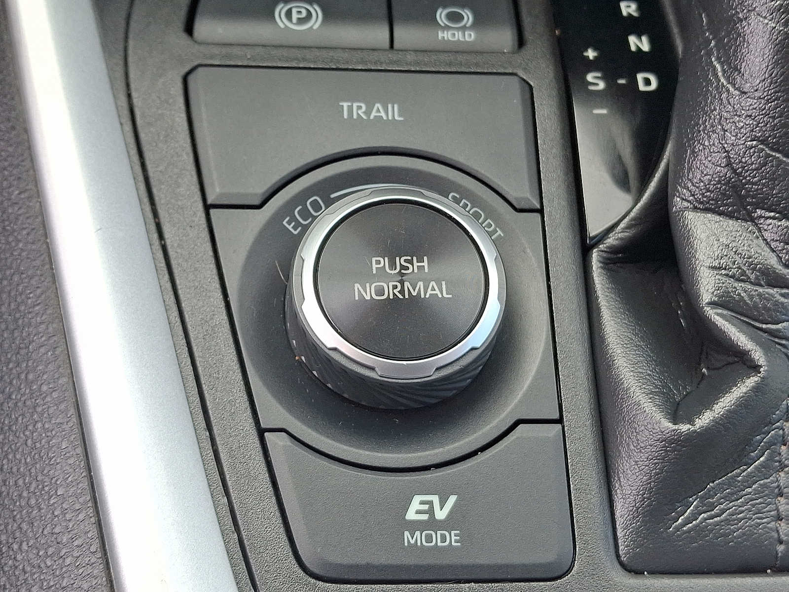 Thumbnail: 2021 Toyota RAV4 - 25