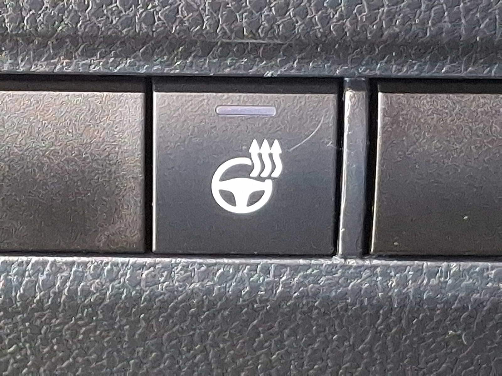 Thumbnail: 2021 Toyota RAV4 - 28