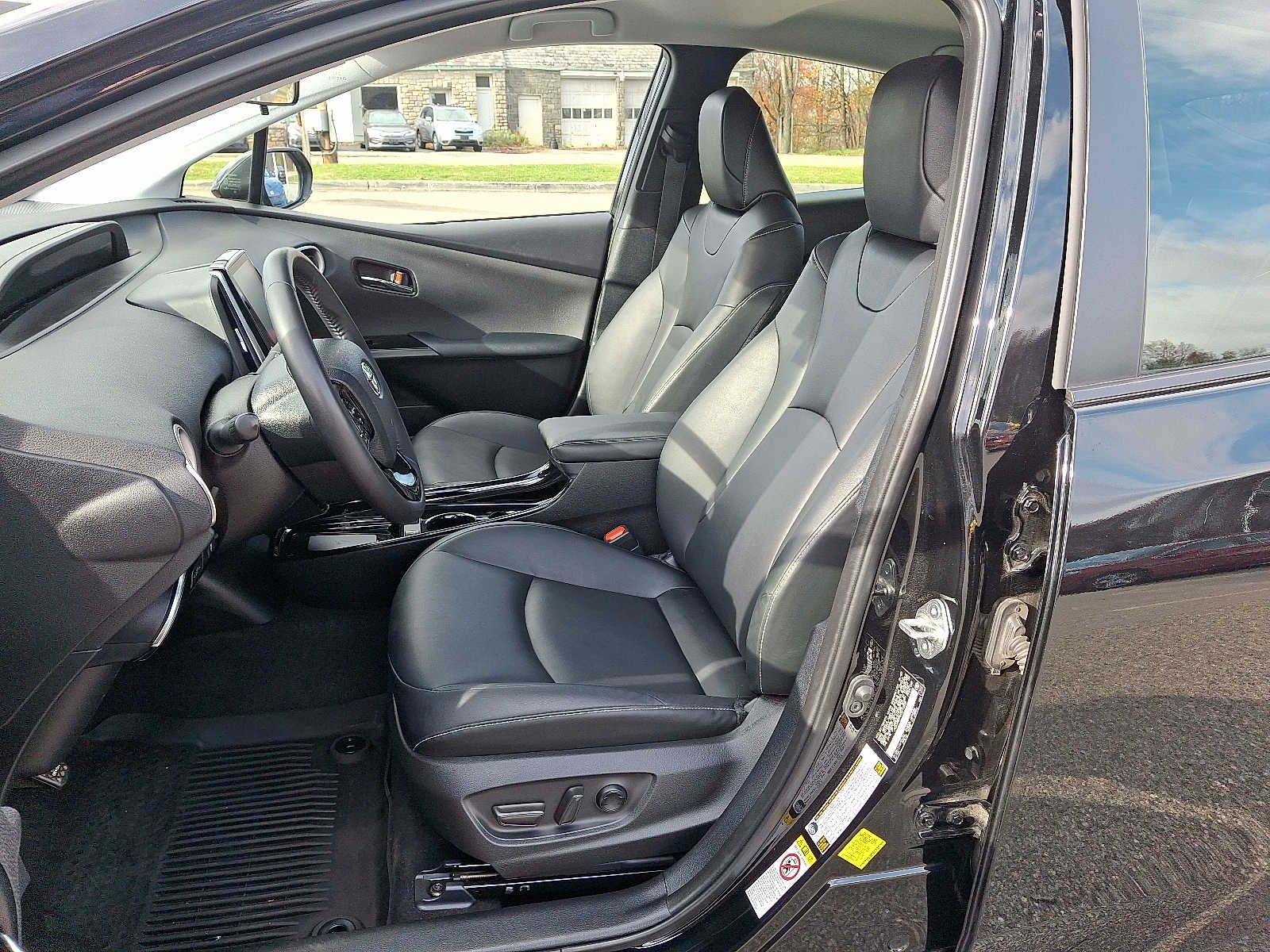 Thumbnail: 2022 Toyota Prius Prime - 16