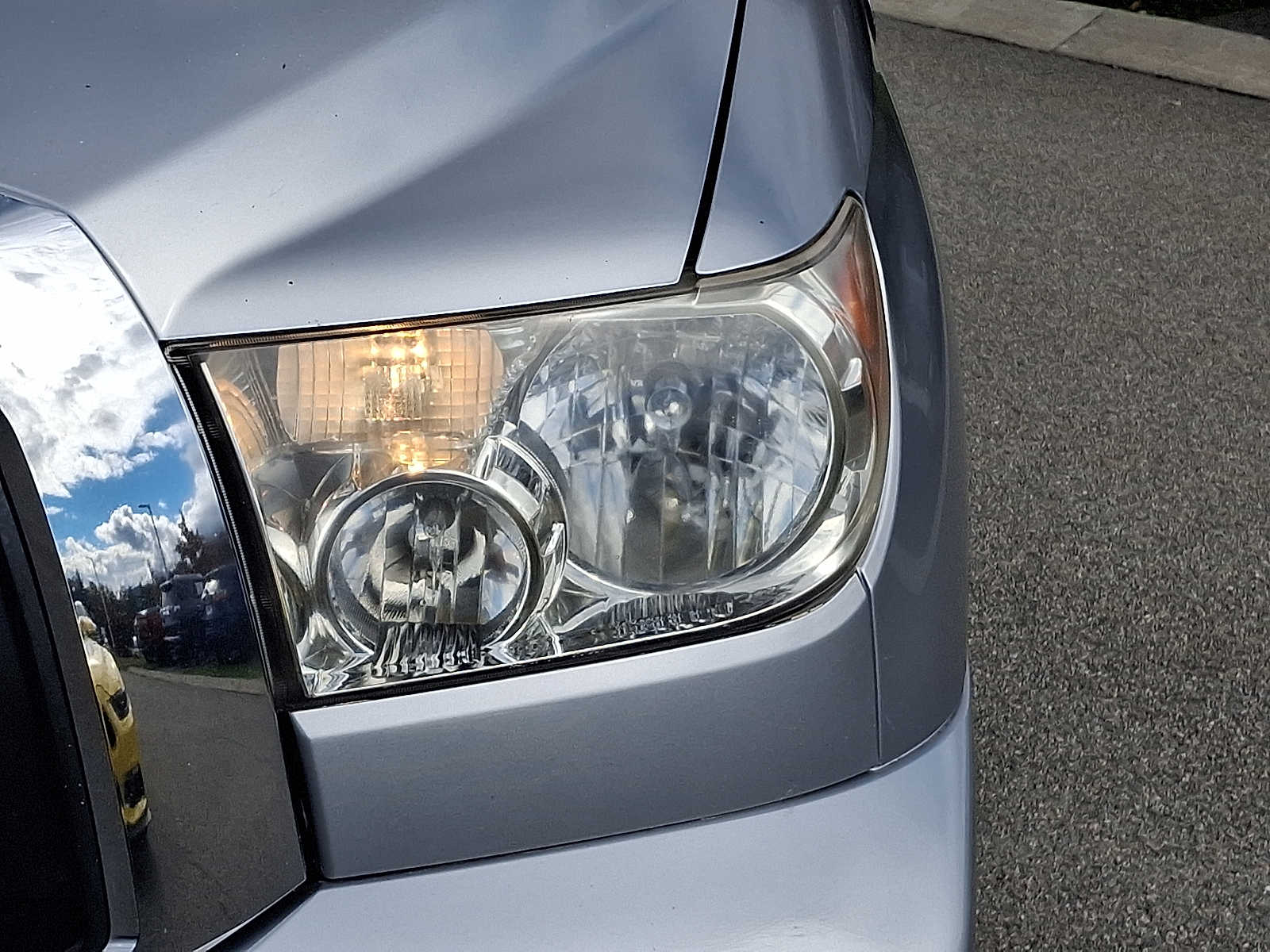 Thumbnail: 2011 Toyota Tundra - 11