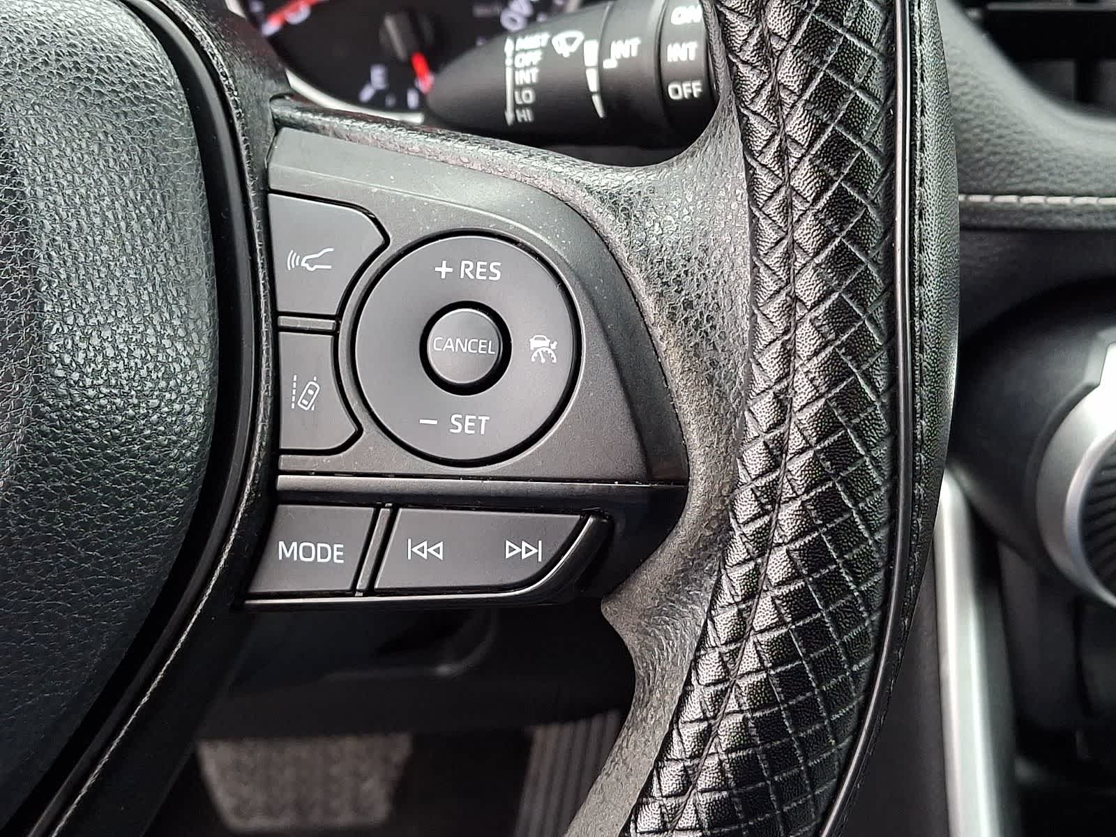 Thumbnail: 2022 Toyota RAV4 - 24