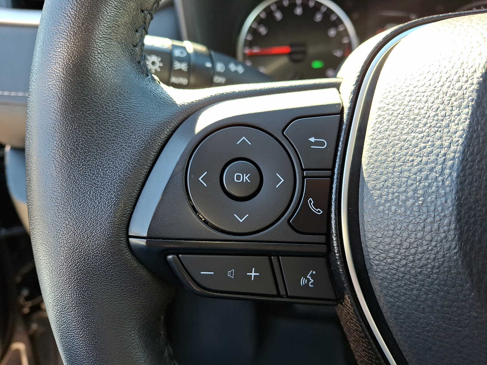 Thumbnail: 2021 Toyota RAV4 - 24