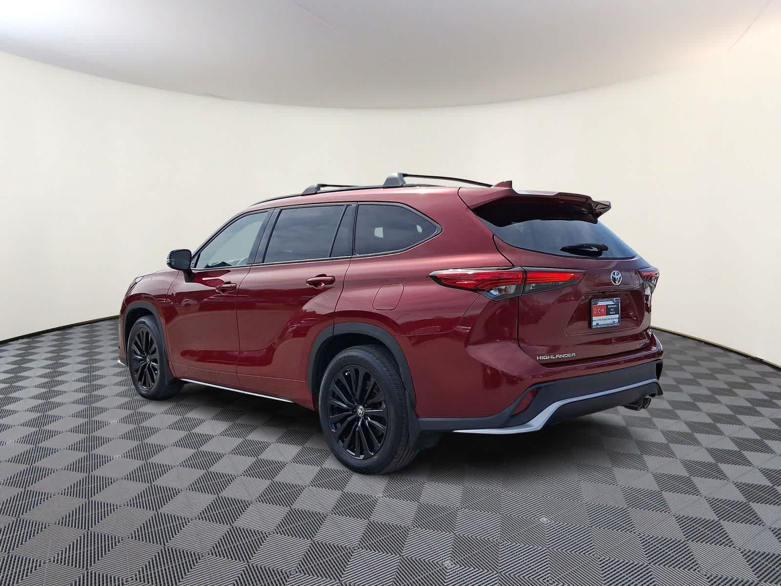 Thumbnail: 2023 Toyota Highlander - 8