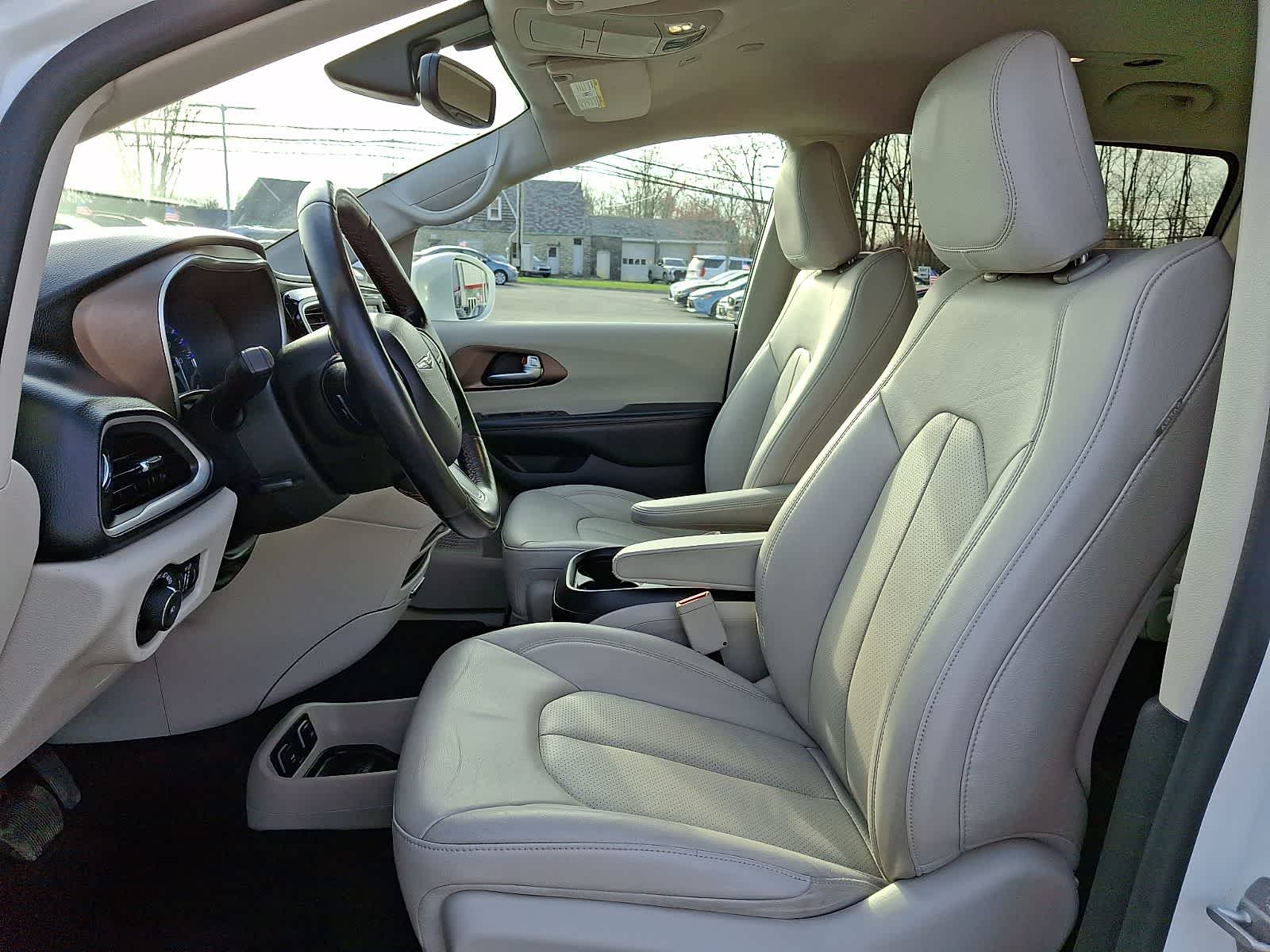 Thumbnail: 2019 Chrysler Pacifica - 15