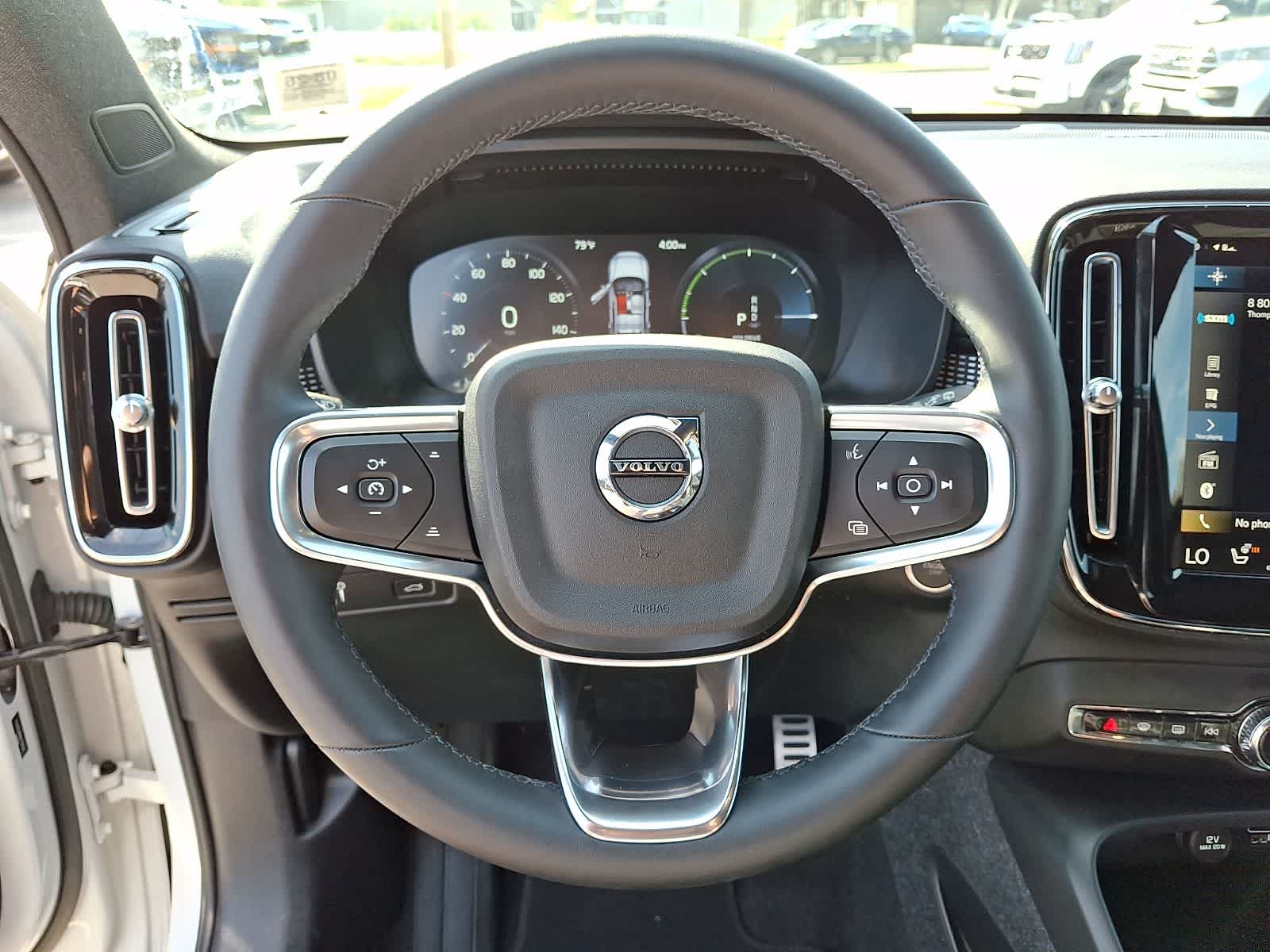 Thumbnail: 2022 Volvo XC40 - 21
