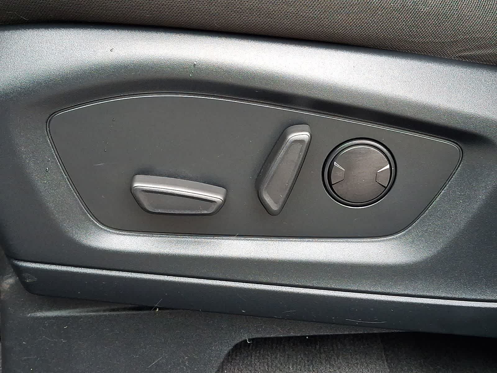 Thumbnail: 2022 Ford Explorer - 13