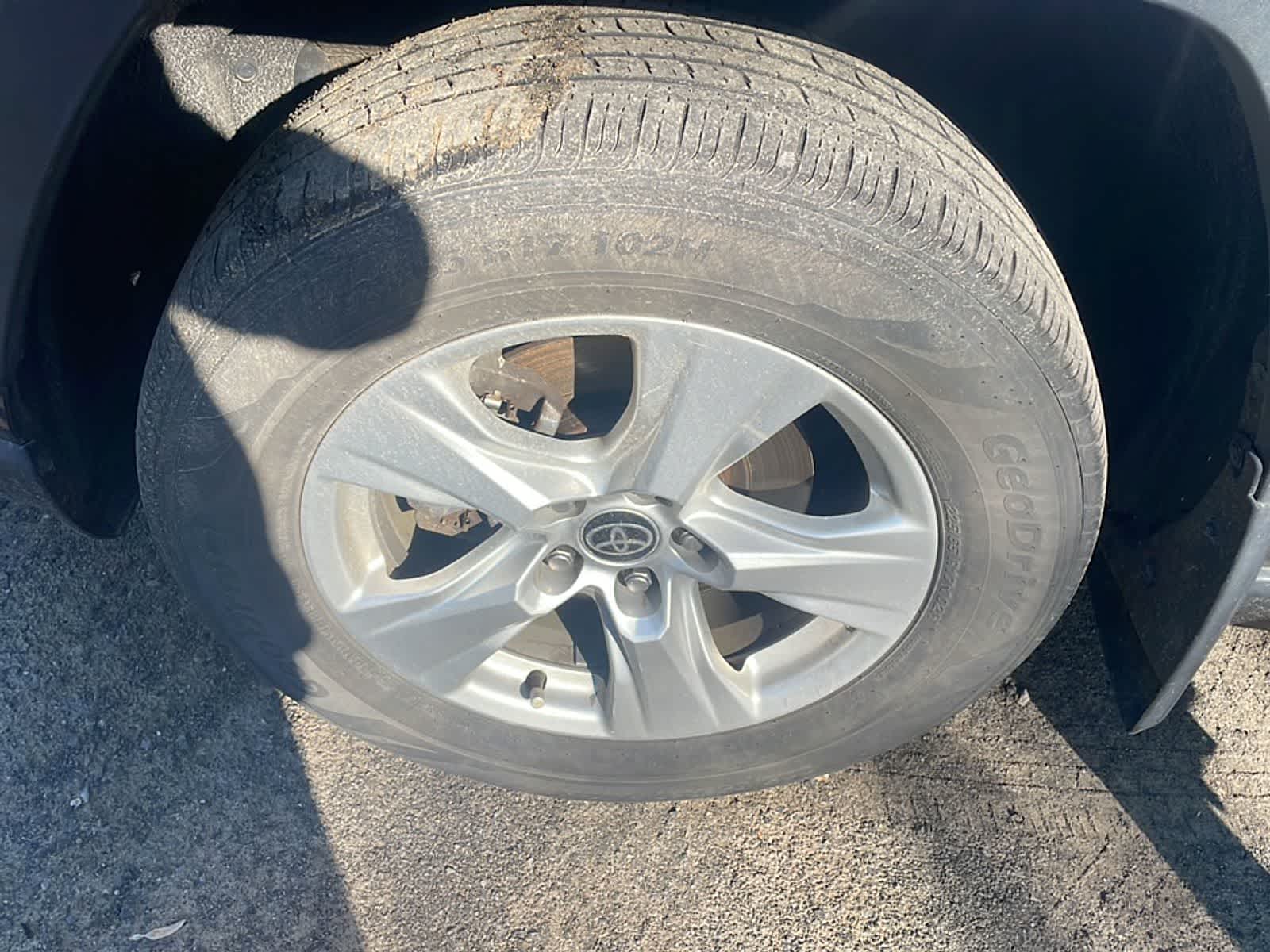 Thumbnail: 2021 Toyota RAV4 - 23