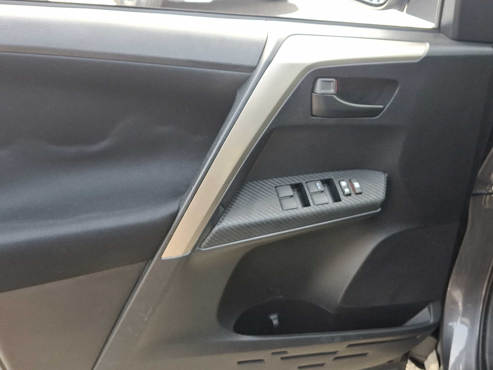 Thumbnail: 2015 Toyota RAV4 - 14