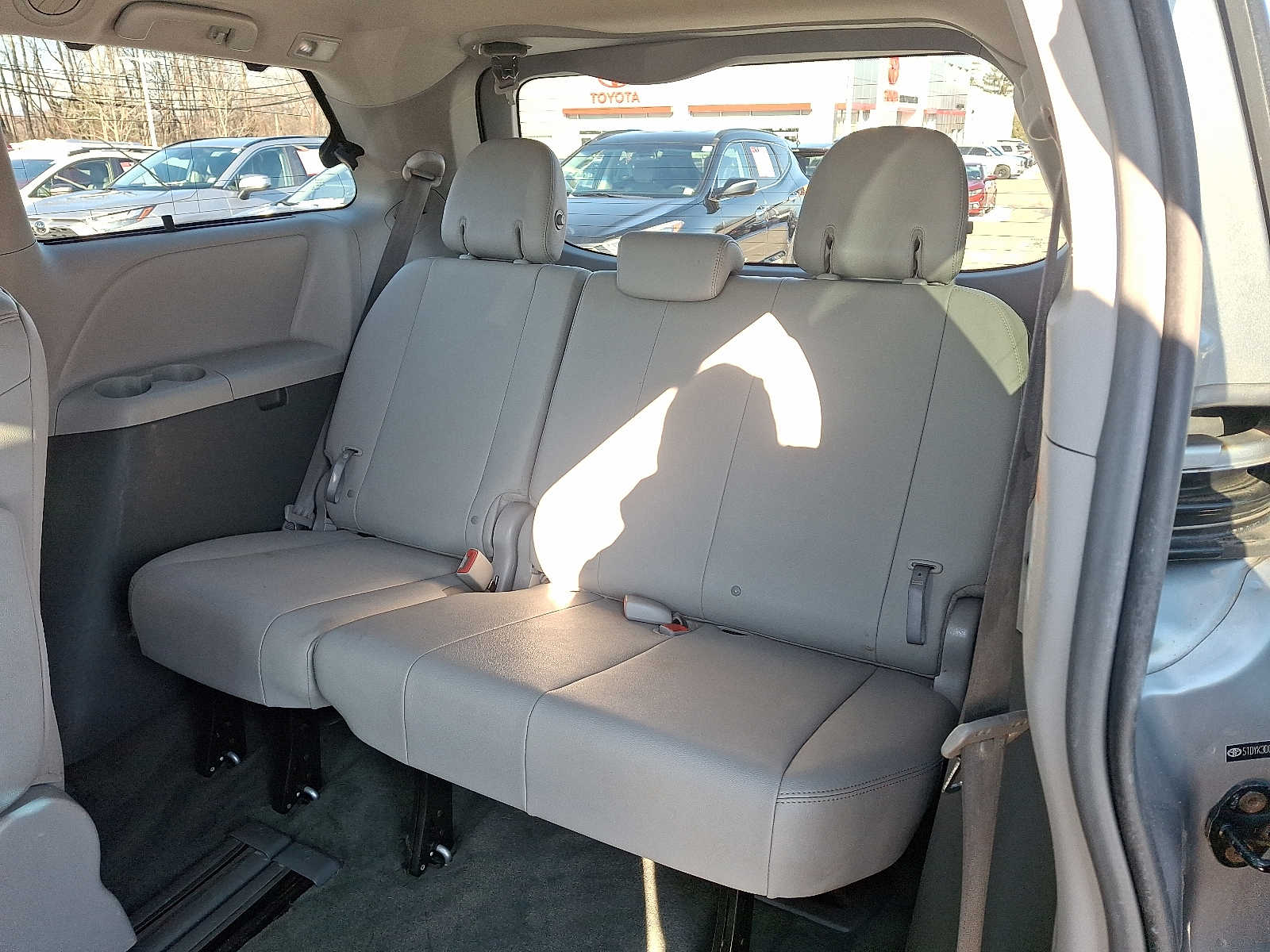 Thumbnail: 2015 Toyota Sienna - 13