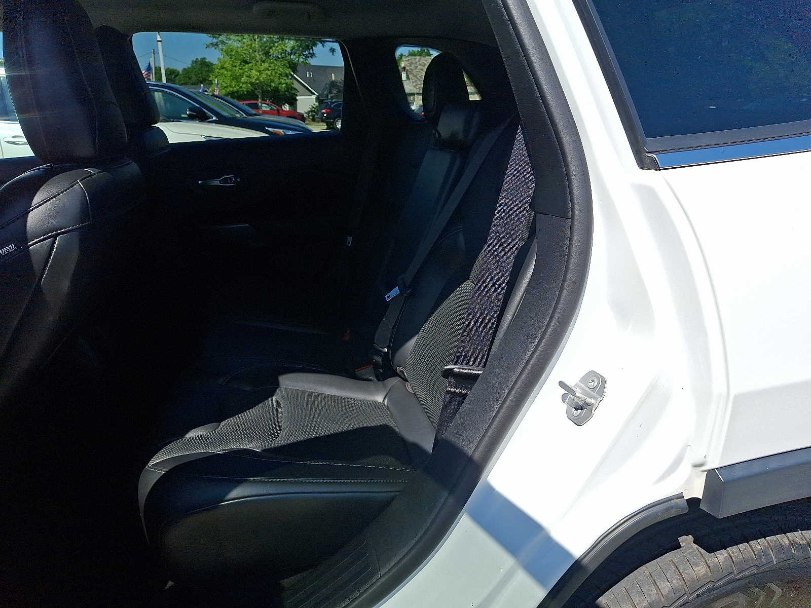 Thumbnail: 2020 Jeep Cherokee - 10