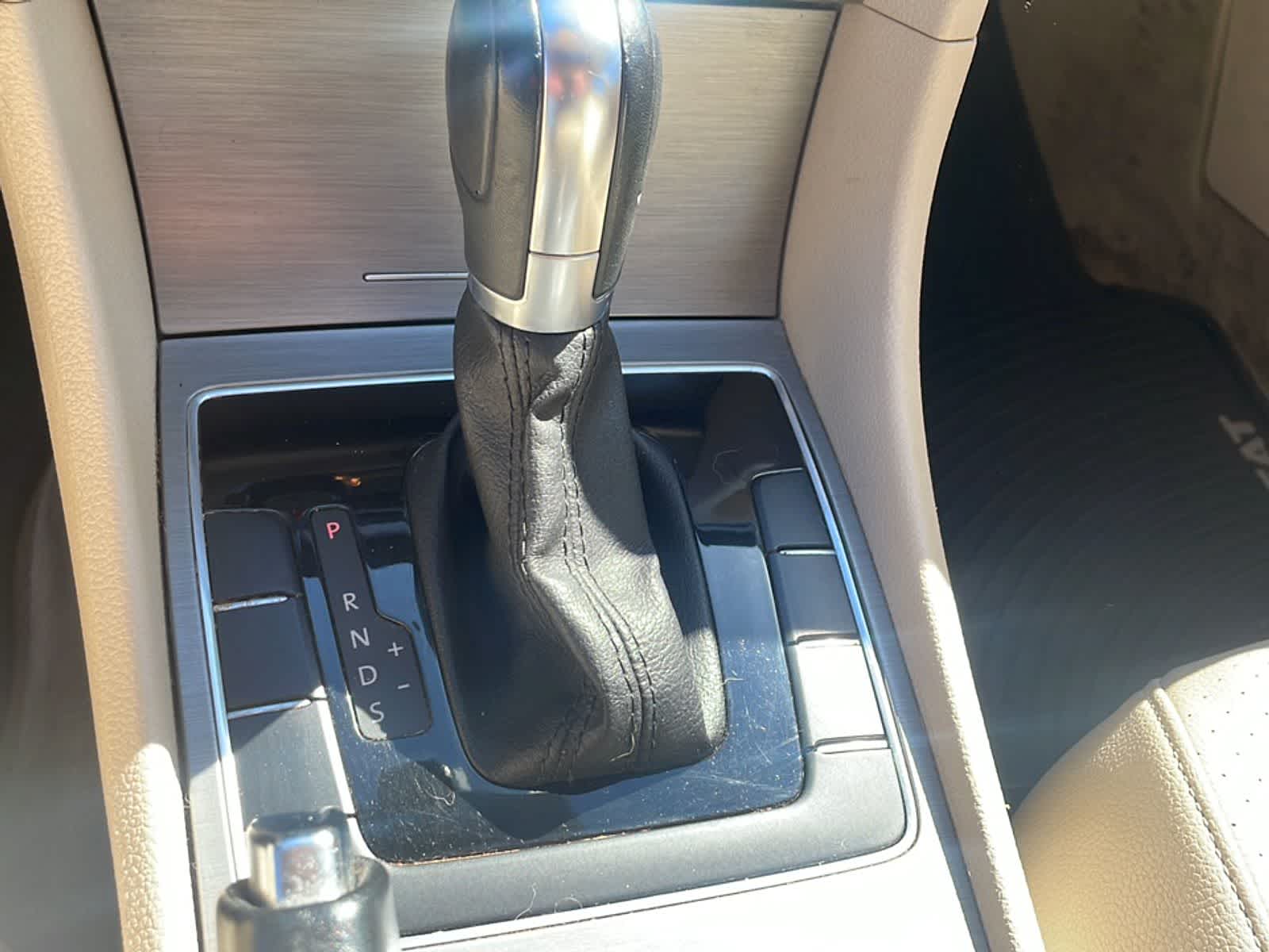 Thumbnail: 2014 Volkswagen Passat - 16