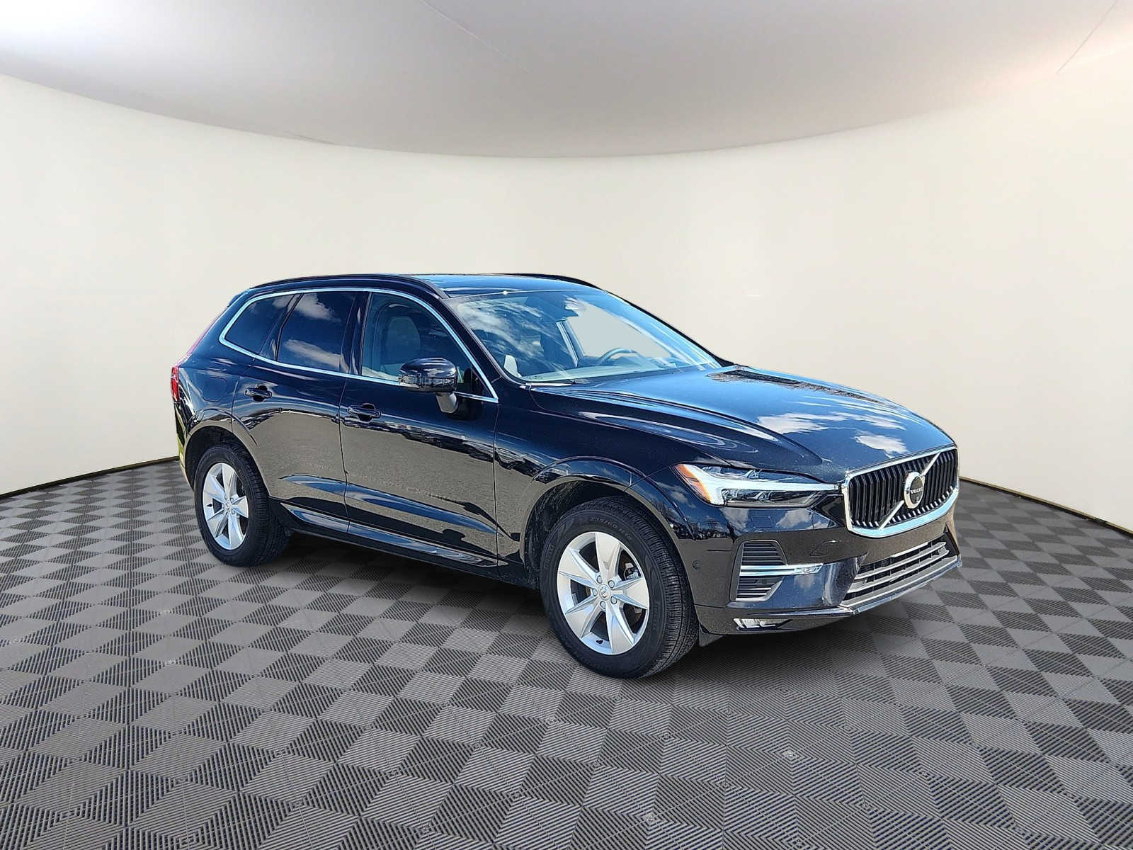 Thumbnail: 2022 Volvo XC60 - 4
