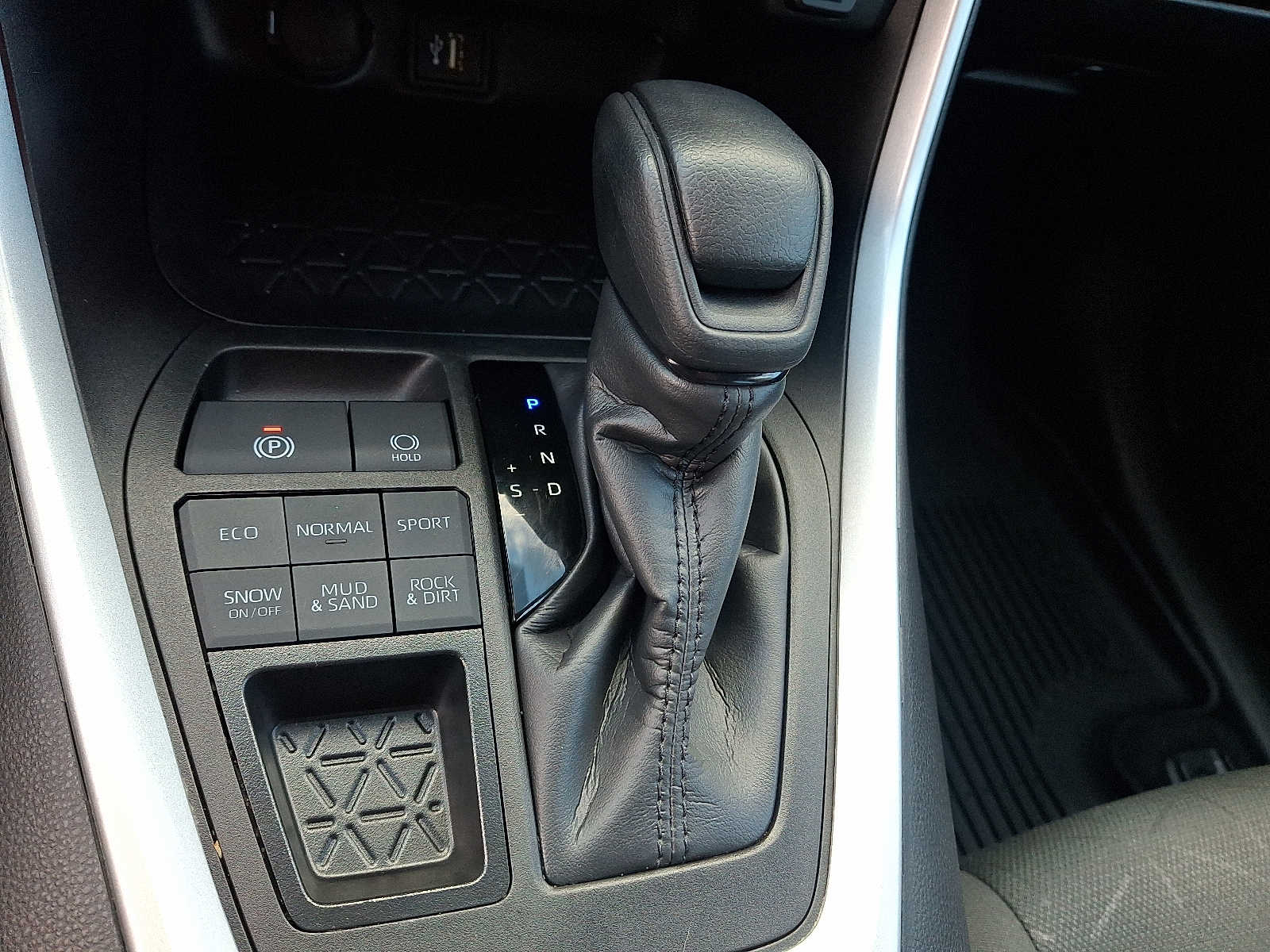 Thumbnail: 2023 Toyota RAV4 - 17