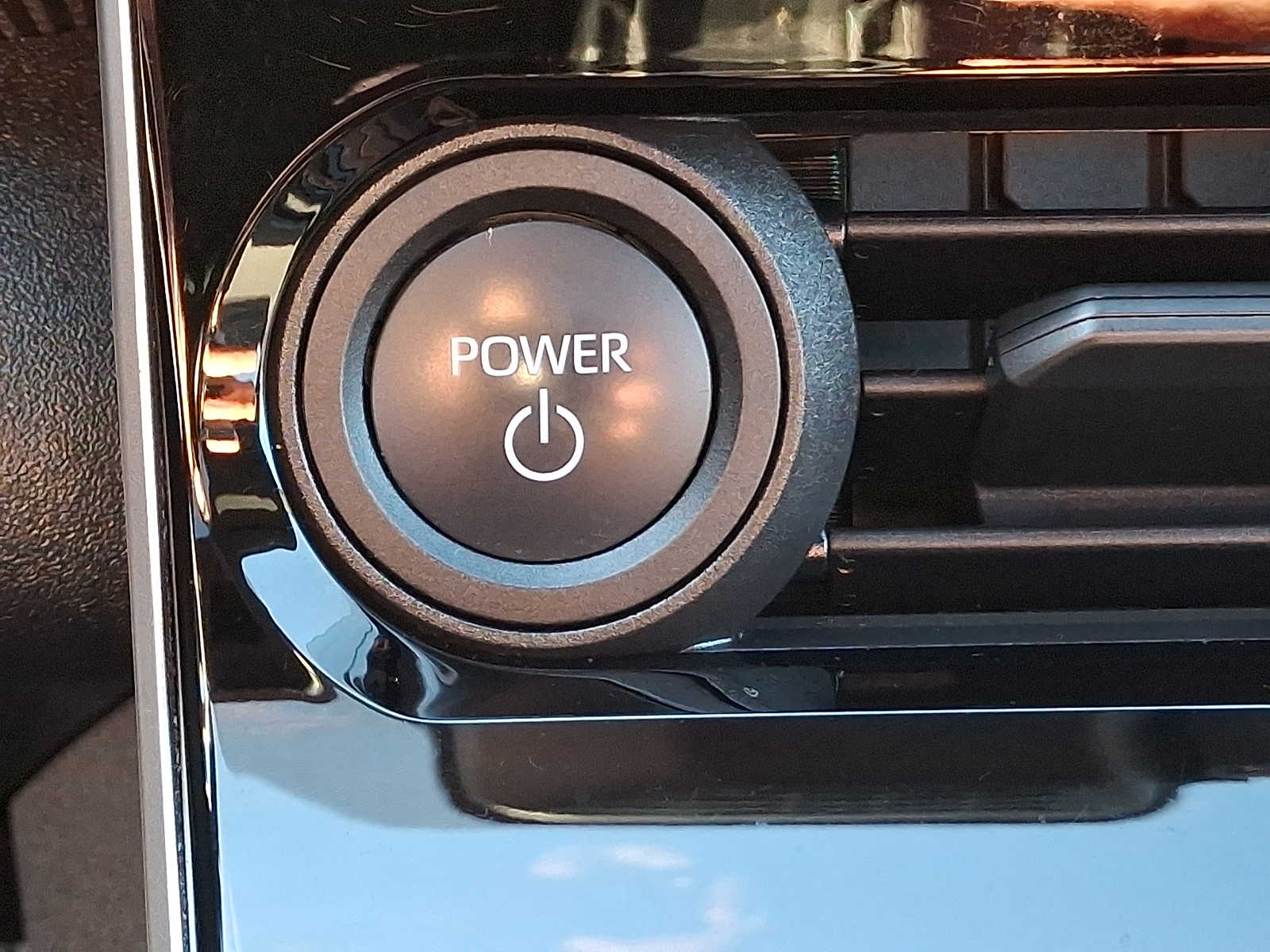 Thumbnail: 2025 Toyota bZ4X - 28