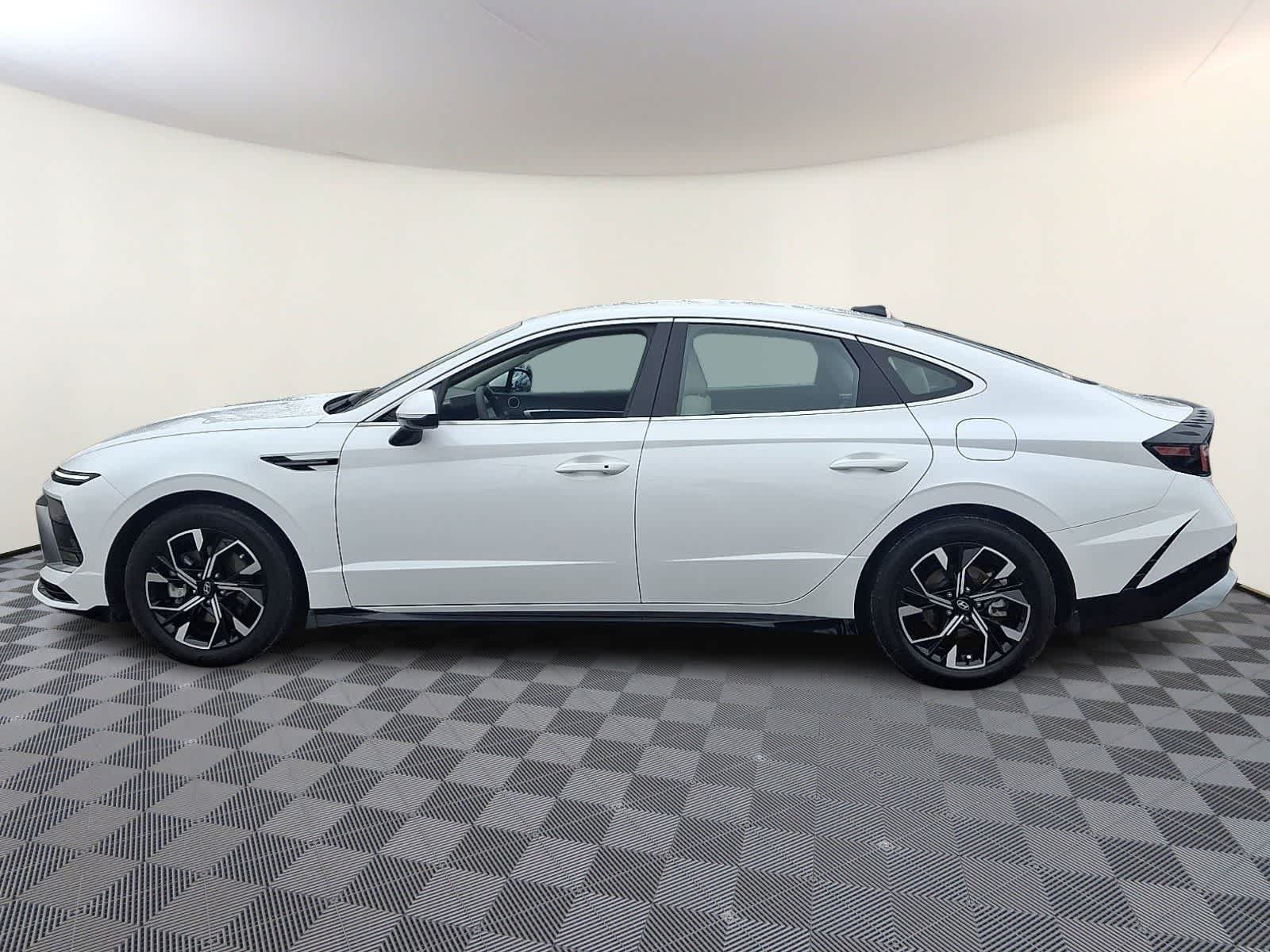 Thumbnail: 2024 Hyundai Sonata - 8