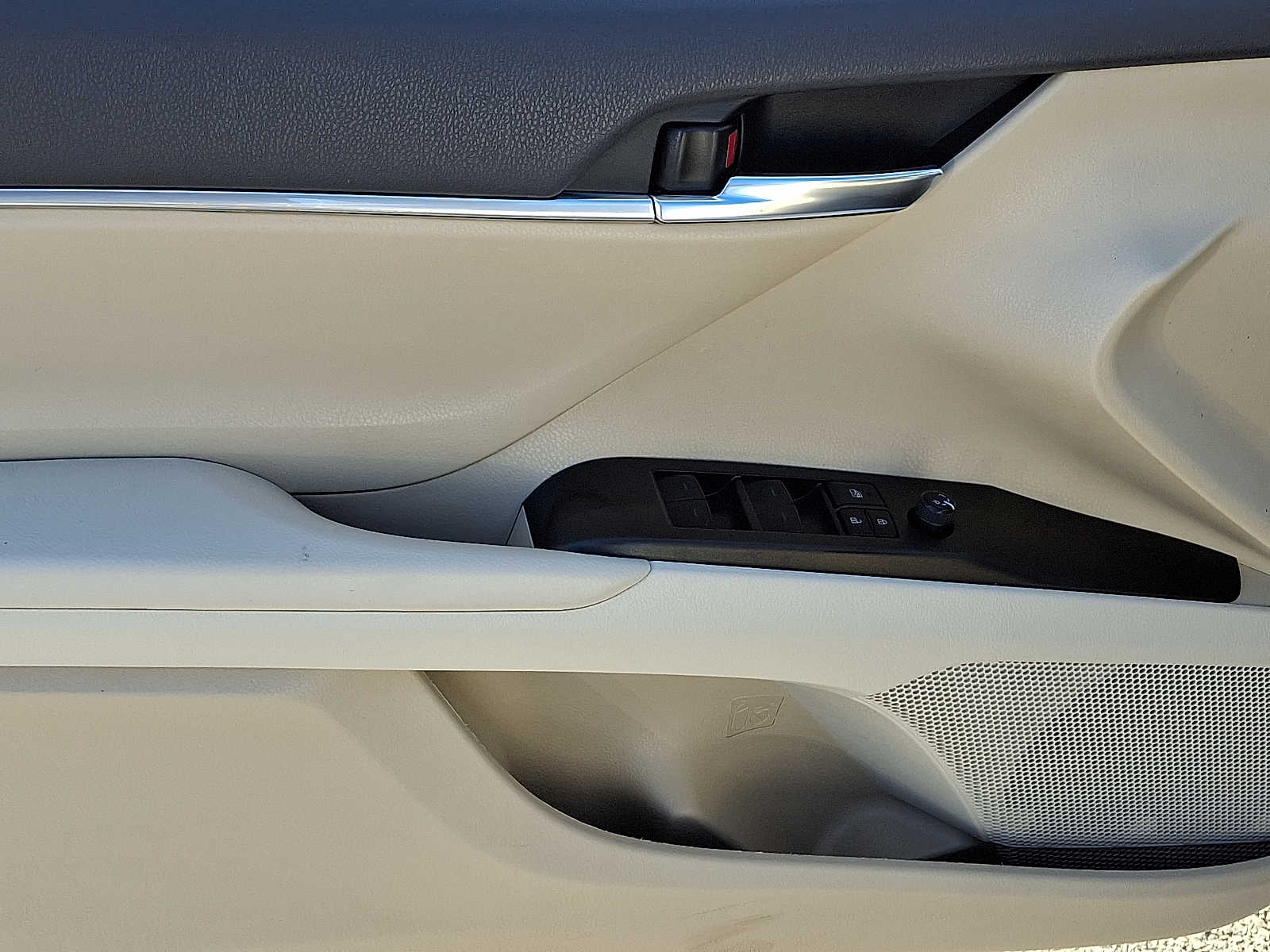 Thumbnail: 2023 Toyota Camry - 13