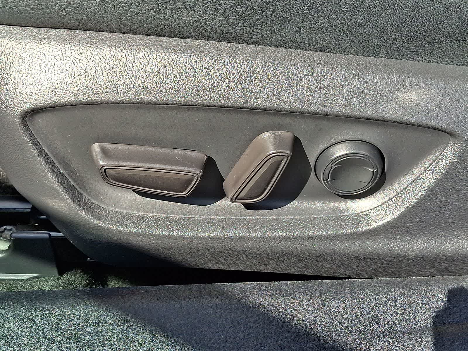 Thumbnail: 2020 Toyota Camry - 17