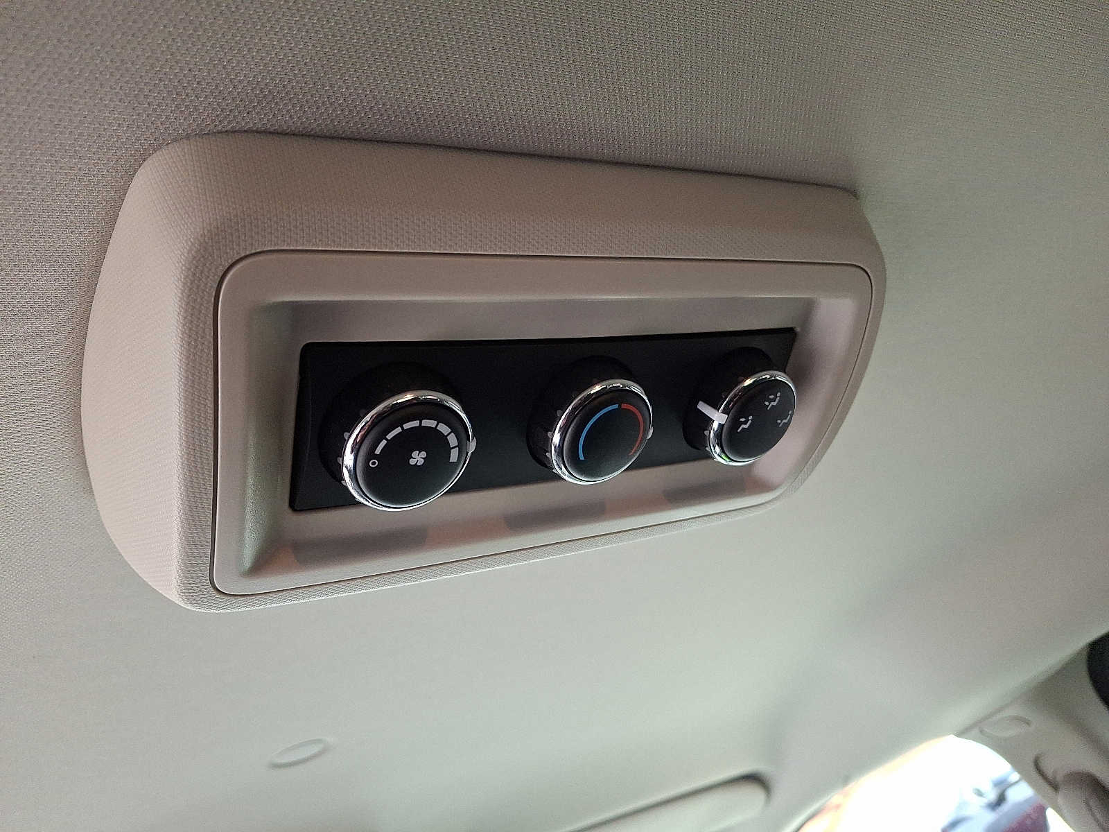 Thumbnail: 2015 Dodge Grand Caravan - 13