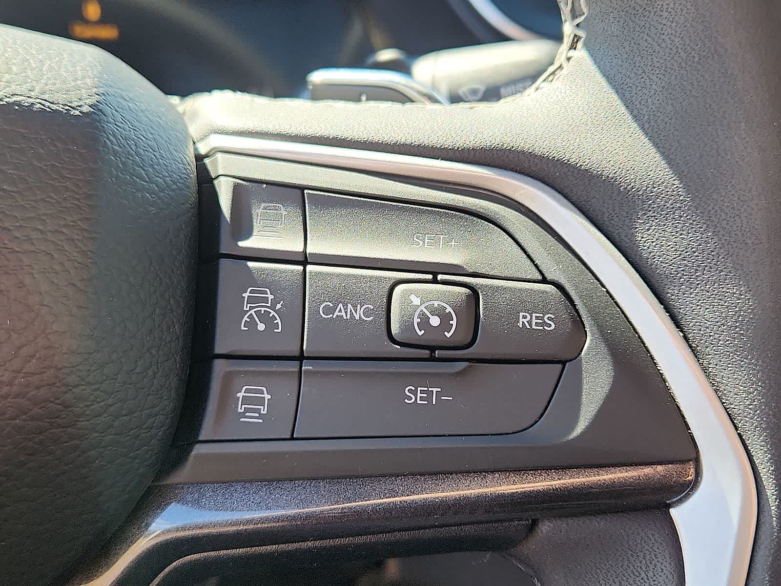 Thumbnail: 2023 Jeep Grand Cherokee - 19