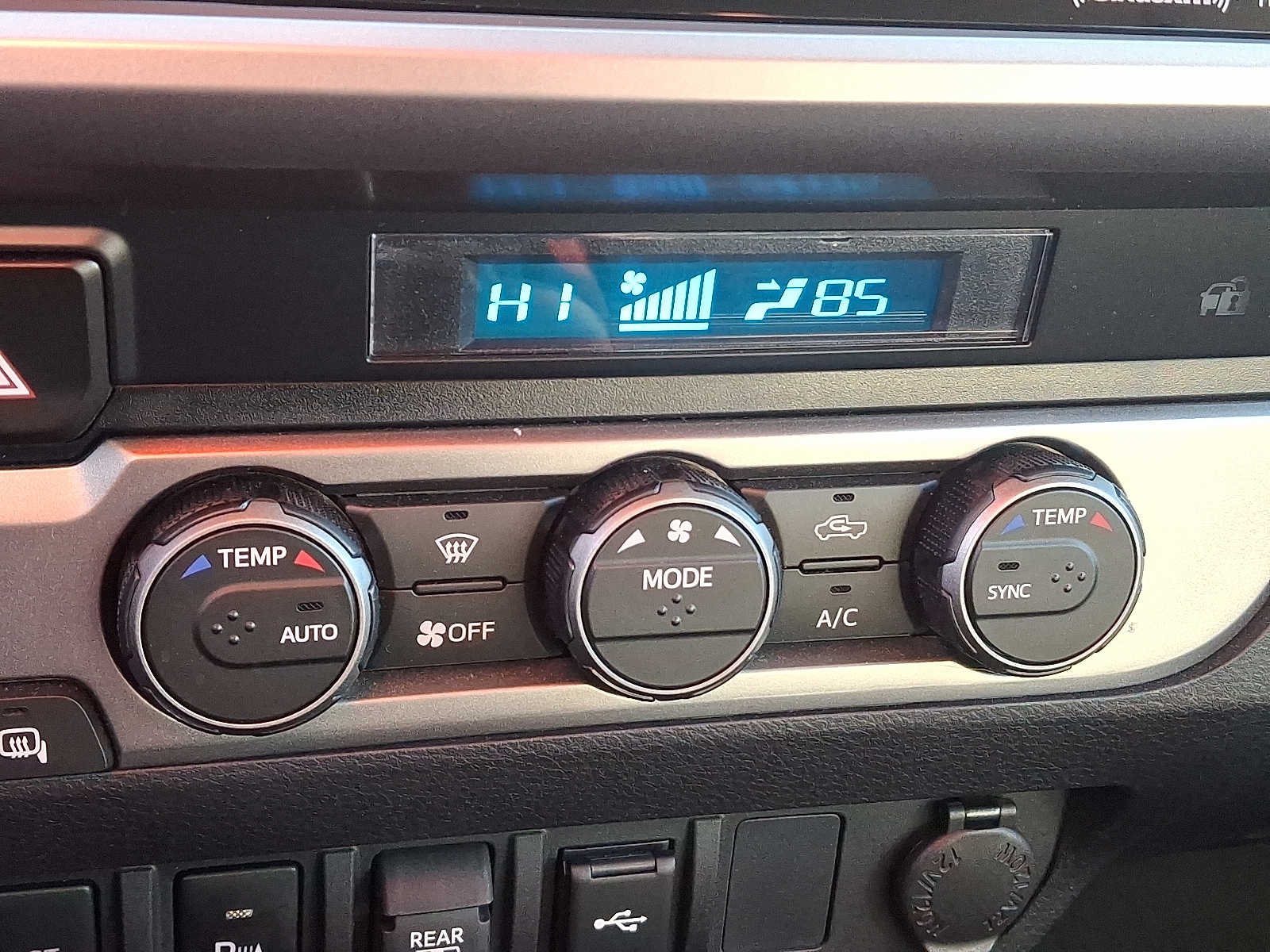 Thumbnail: 2023 Toyota Tacoma - 18