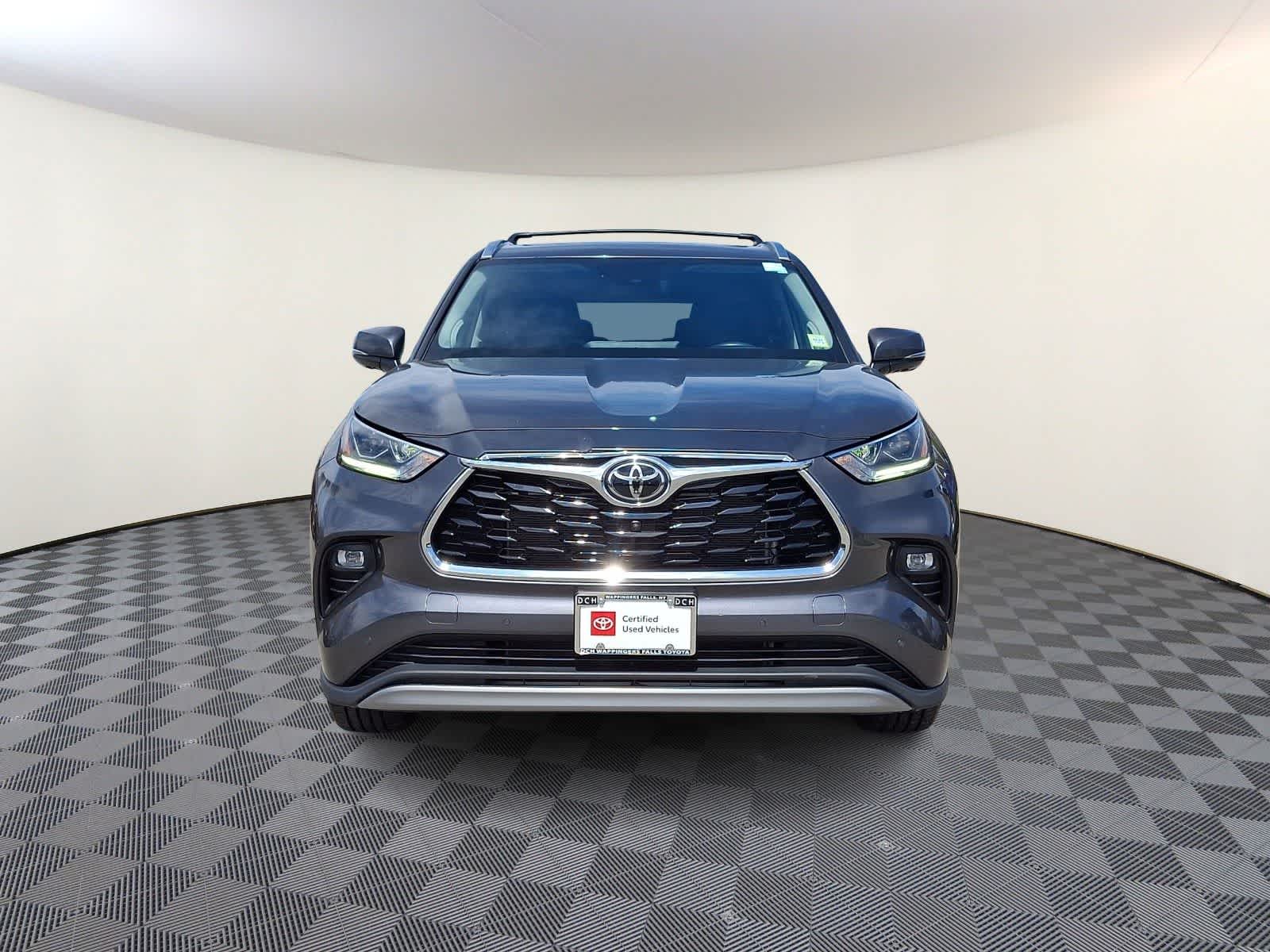 Thumbnail: 2023 Toyota Highlander - 3
