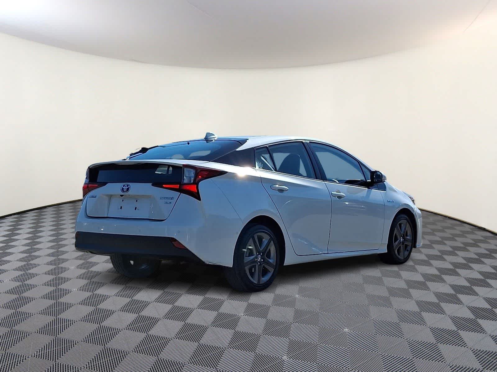 Thumbnail: 2020 Toyota Prius - 6