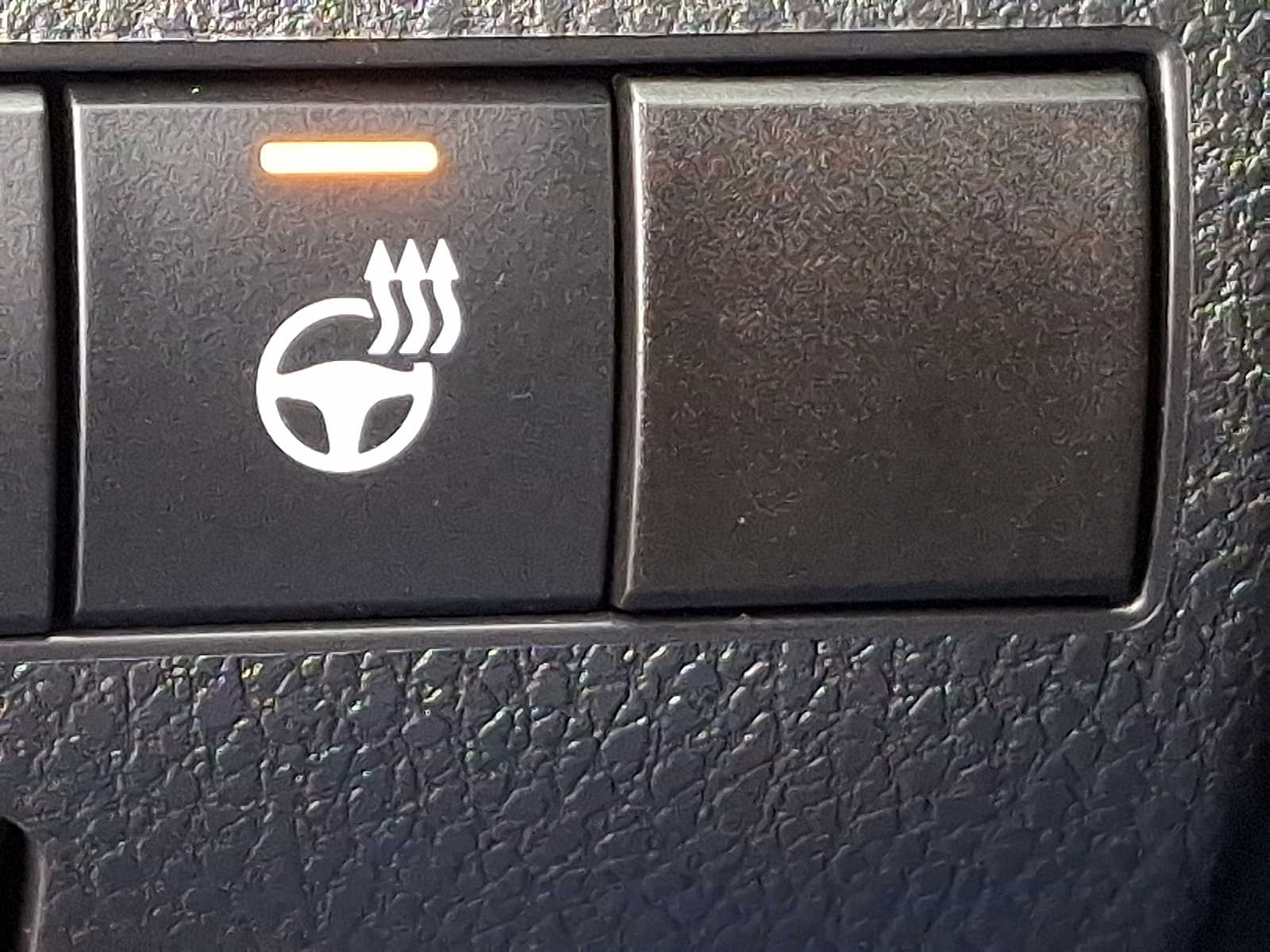 Thumbnail: 2020 Toyota Camry - 30