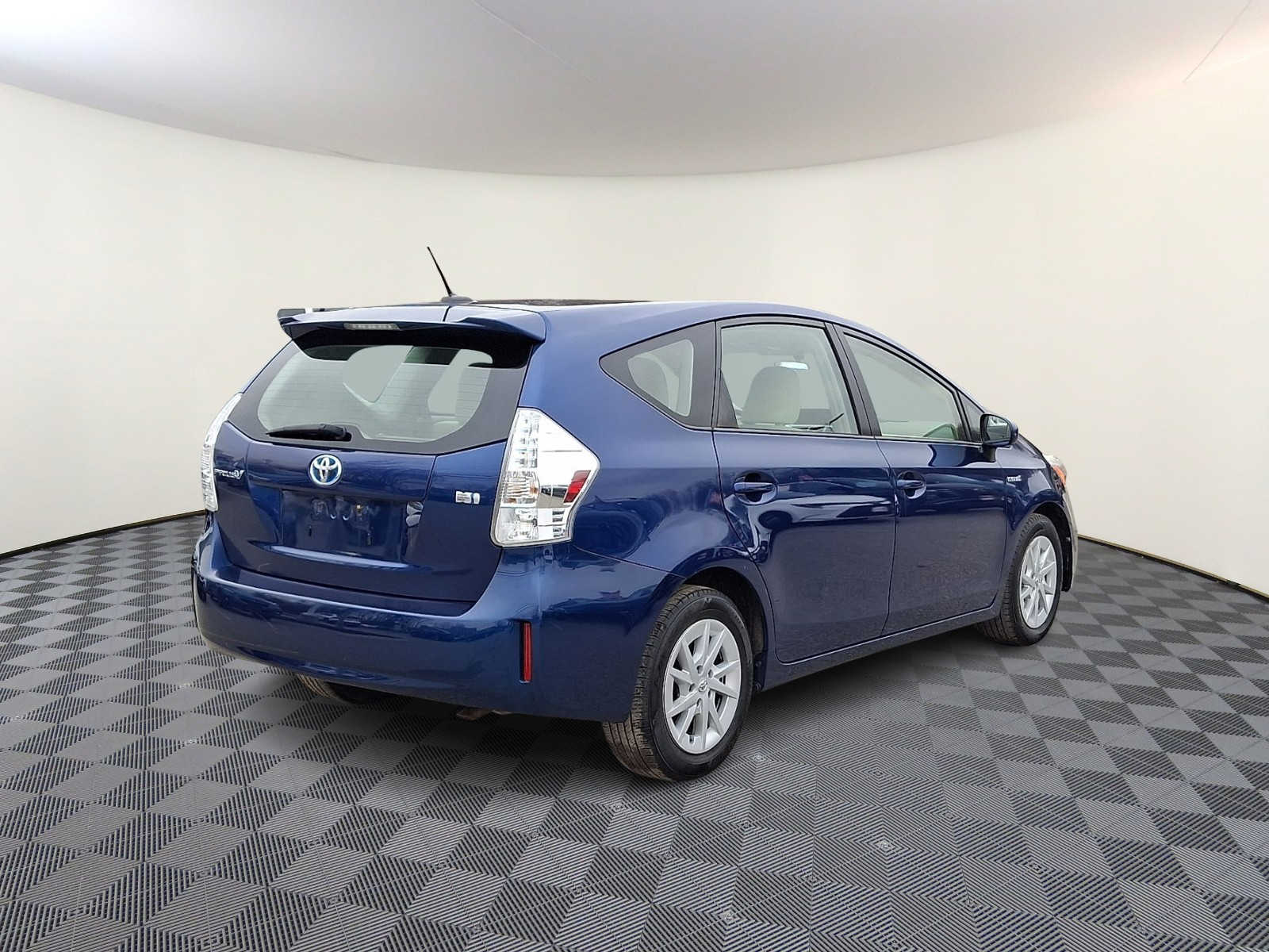 Thumbnail: 2012 Toyota Prius v - 6