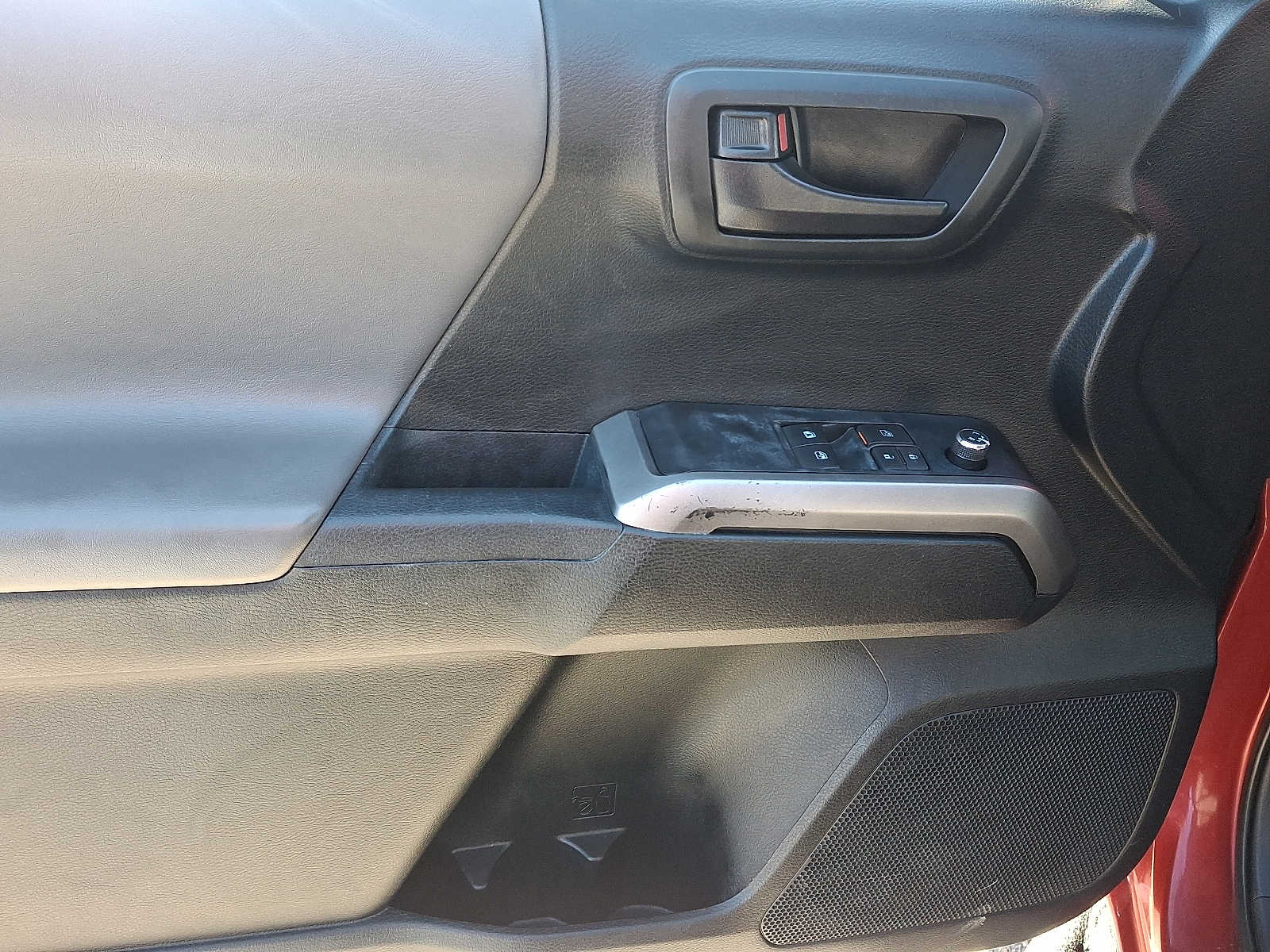 Thumbnail: 2017 Toyota Tacoma - 15