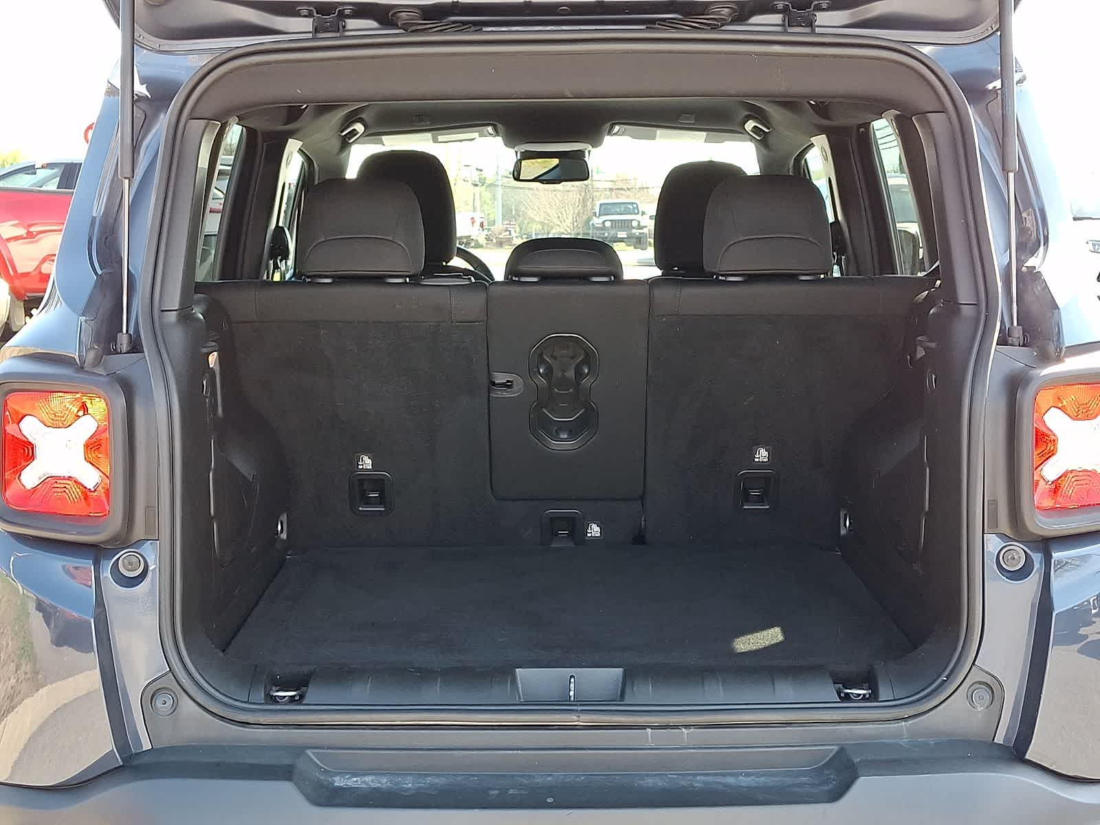 Thumbnail: 2022 Jeep Renegade - 30