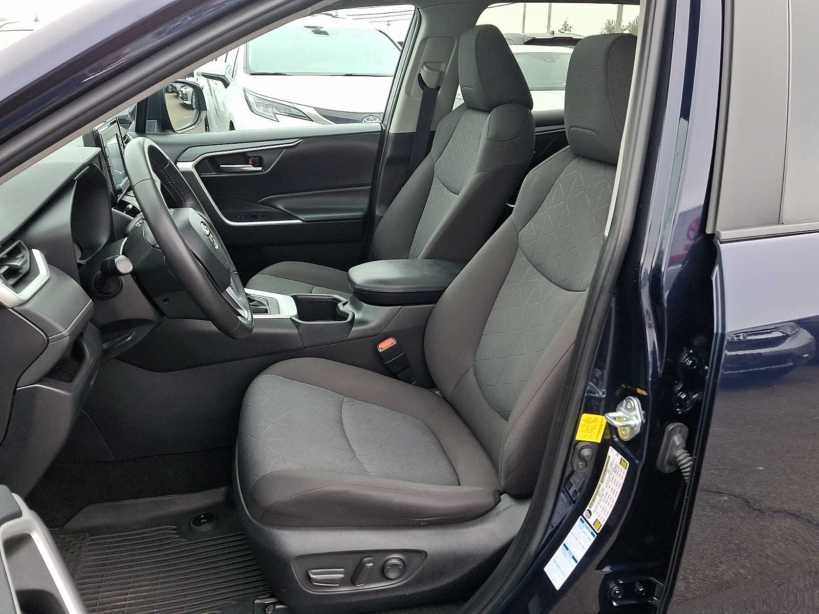 Thumbnail: 2022 Toyota RAV4 - 16