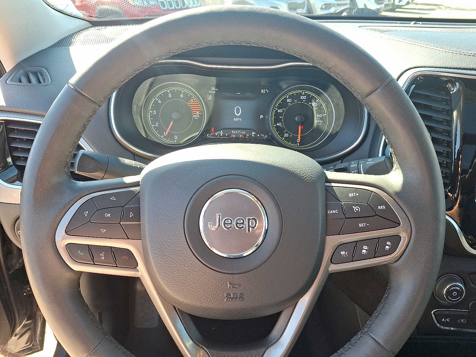 Thumbnail: 2022 Jeep Cherokee - 17