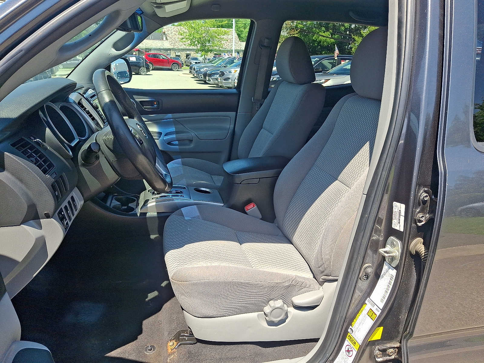 Thumbnail: 2013 Toyota Tacoma - 15