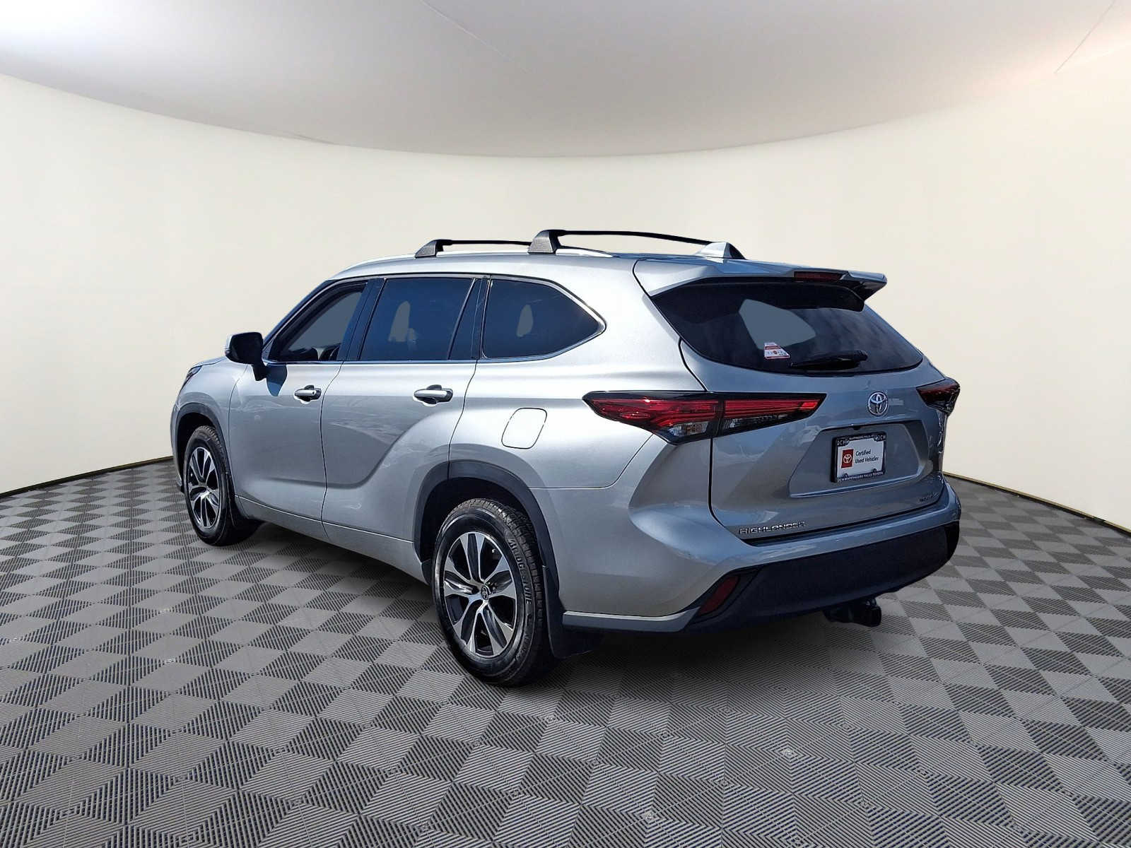 Thumbnail: 2022 Toyota Highlander - 9