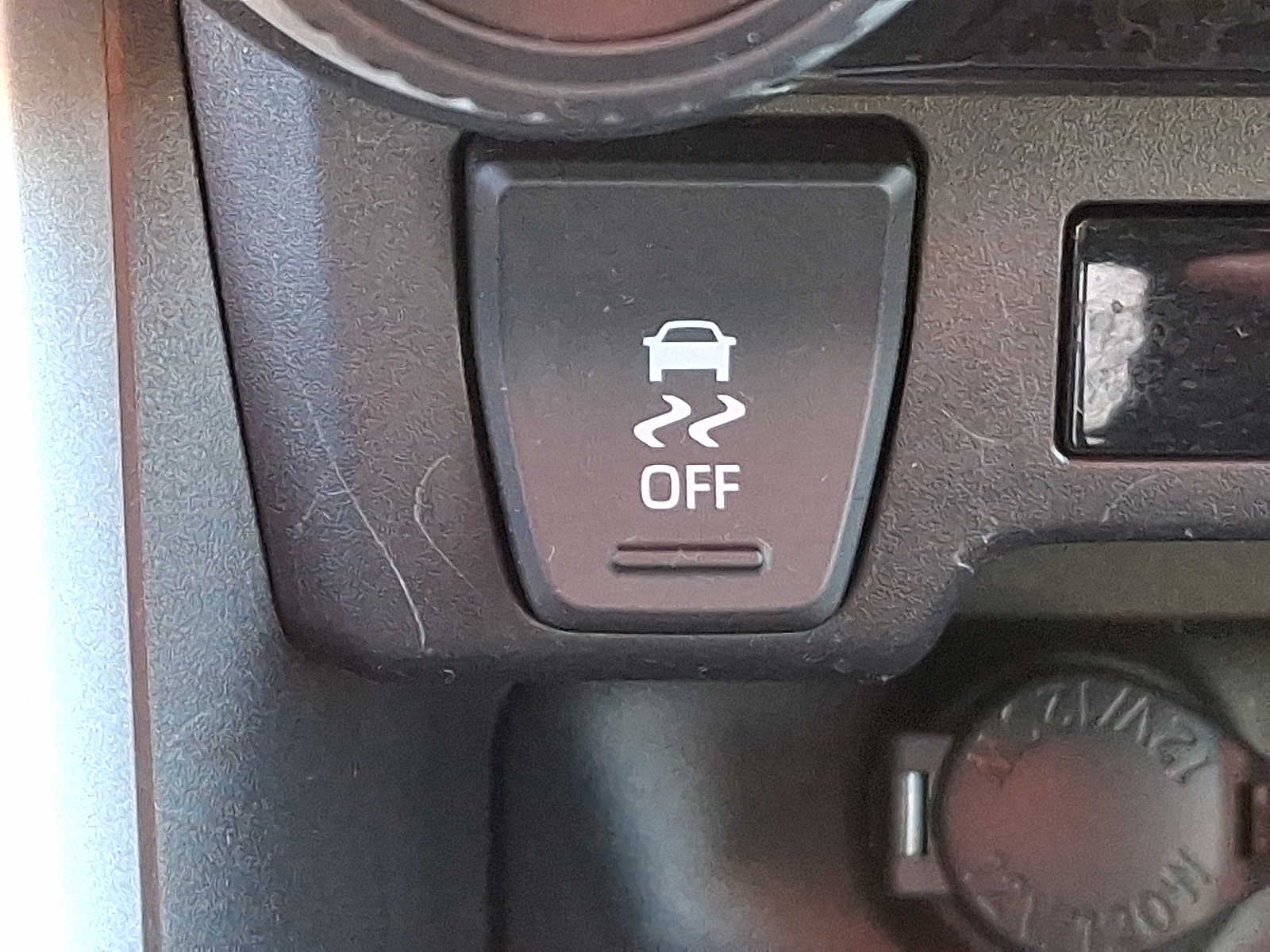 Thumbnail: 2022 Toyota RAV4 - 27