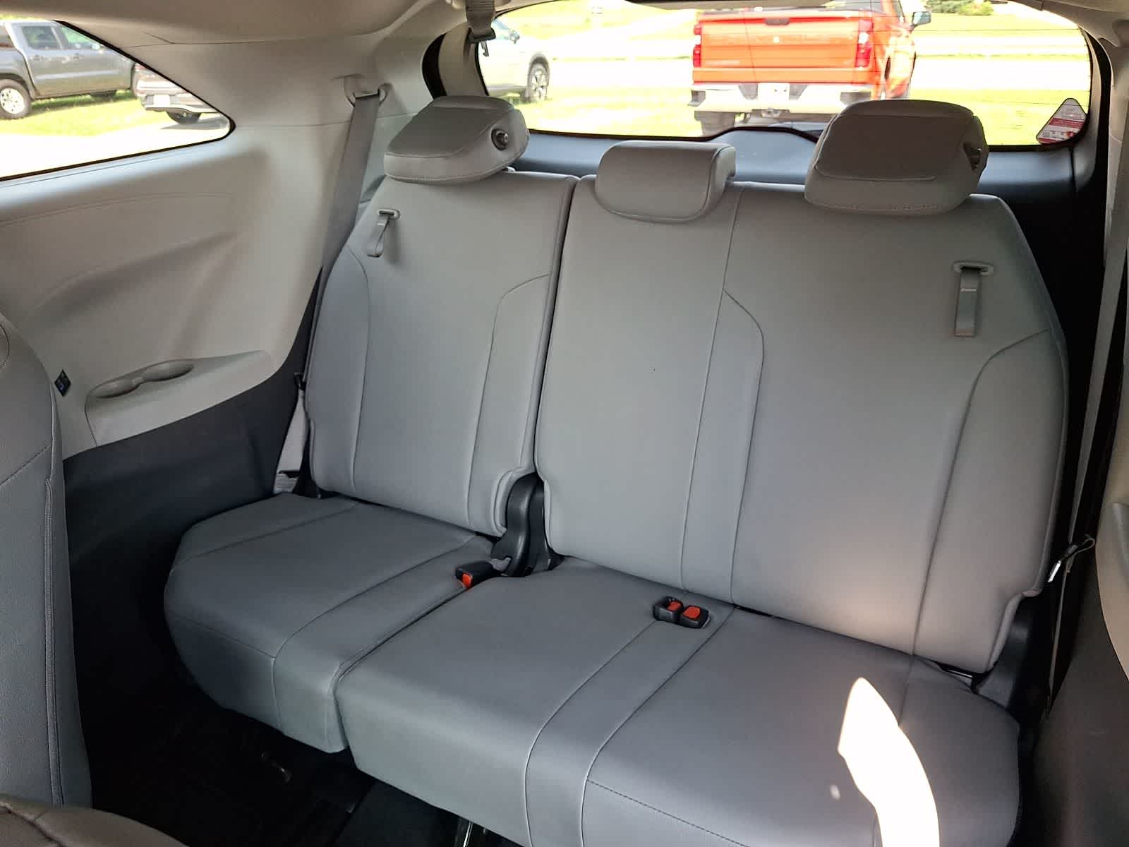 Thumbnail: 2021 Toyota Sienna - 14