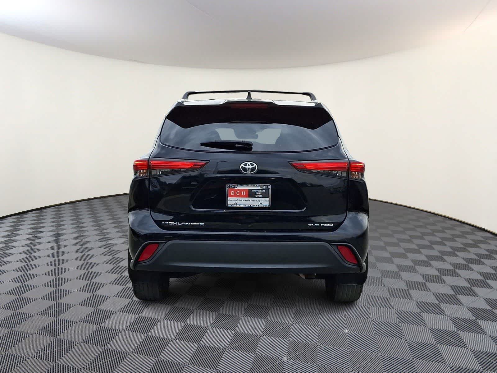 Thumbnail: 2023 Toyota Highlander - 7