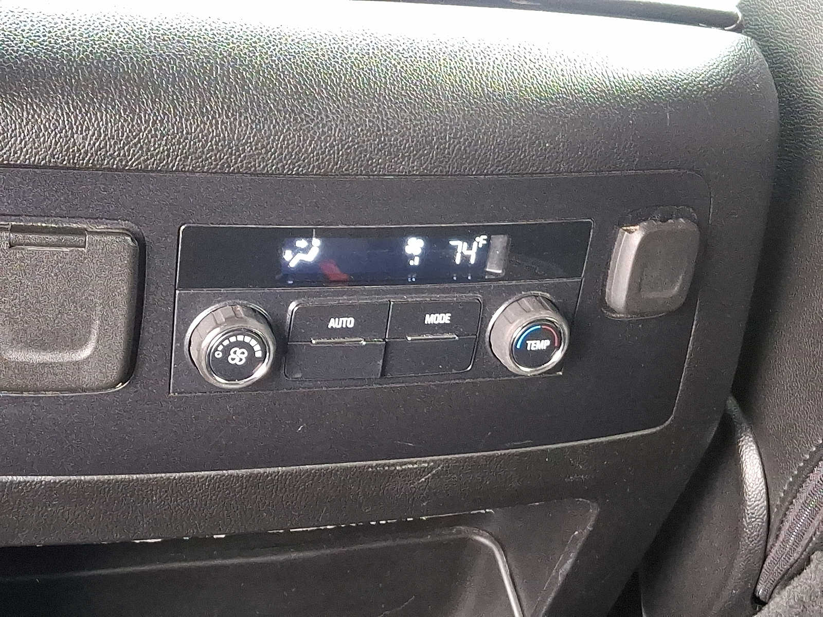 Thumbnail: 2018 Chevrolet Tahoe - 13