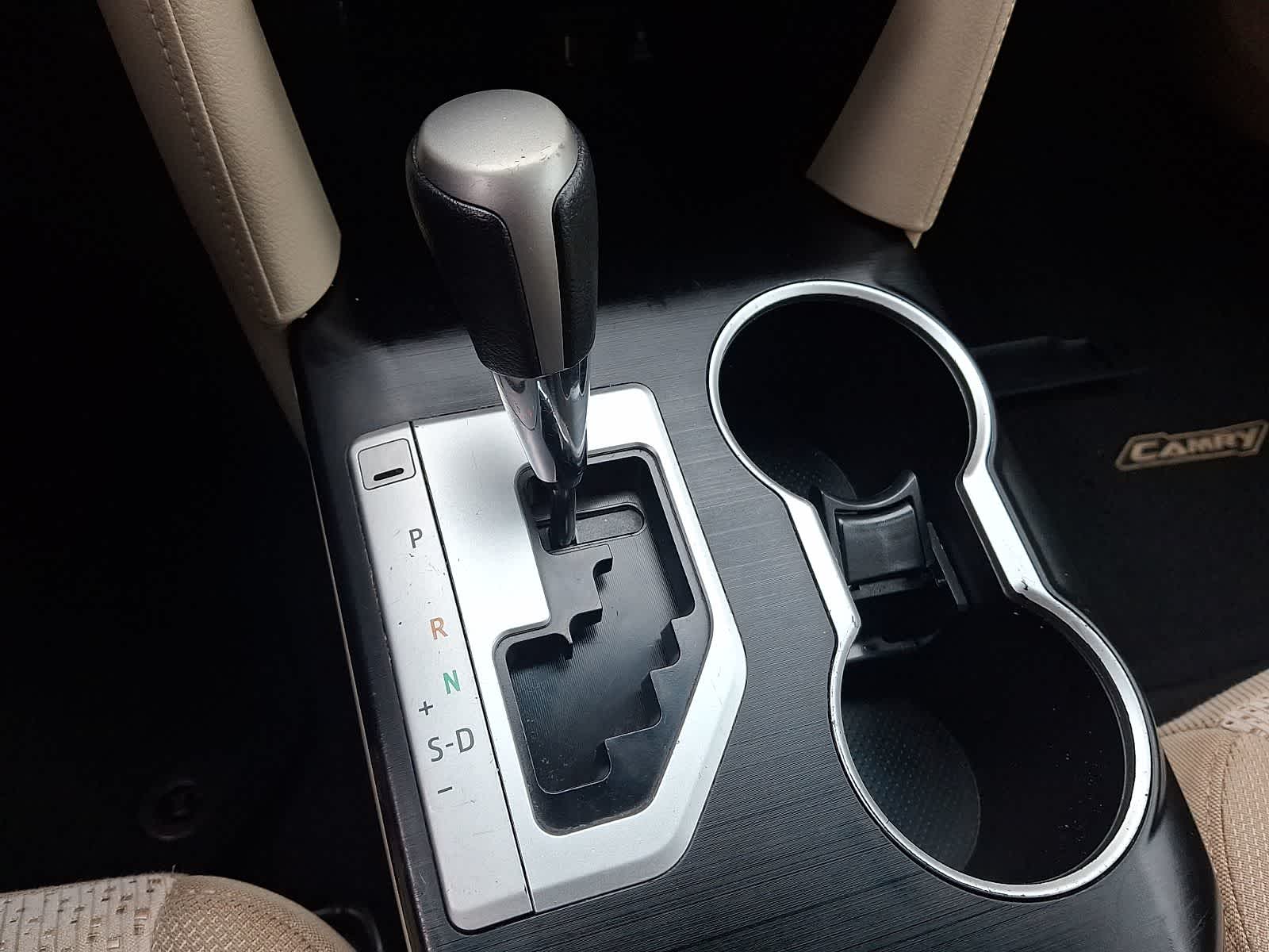 Thumbnail: 2012 Toyota Camry - 16