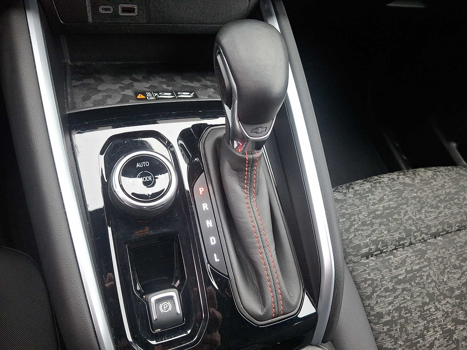 Thumbnail: 2024 Chevrolet Colorado - 29