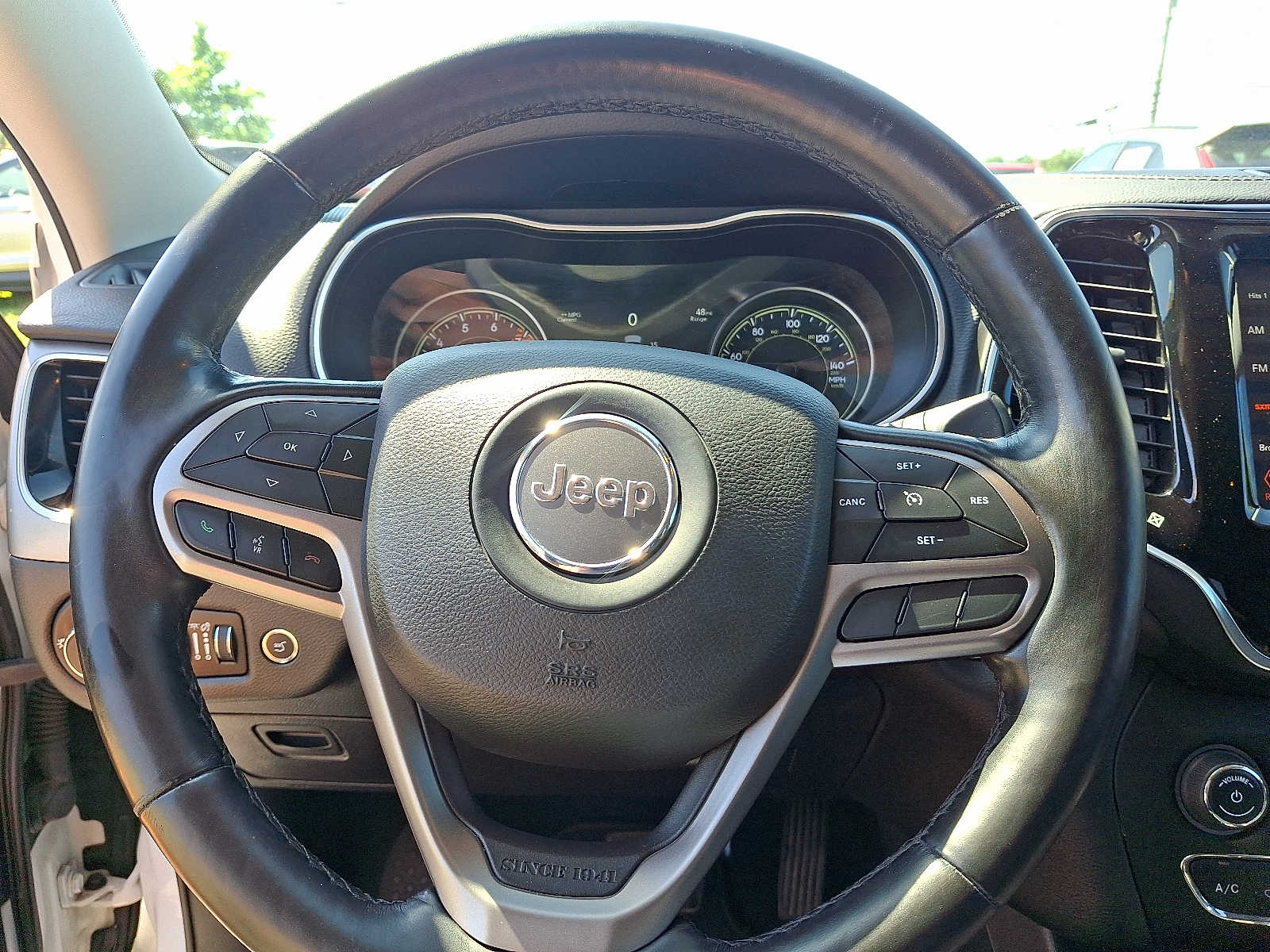 Thumbnail: 2020 Jeep Cherokee - 17