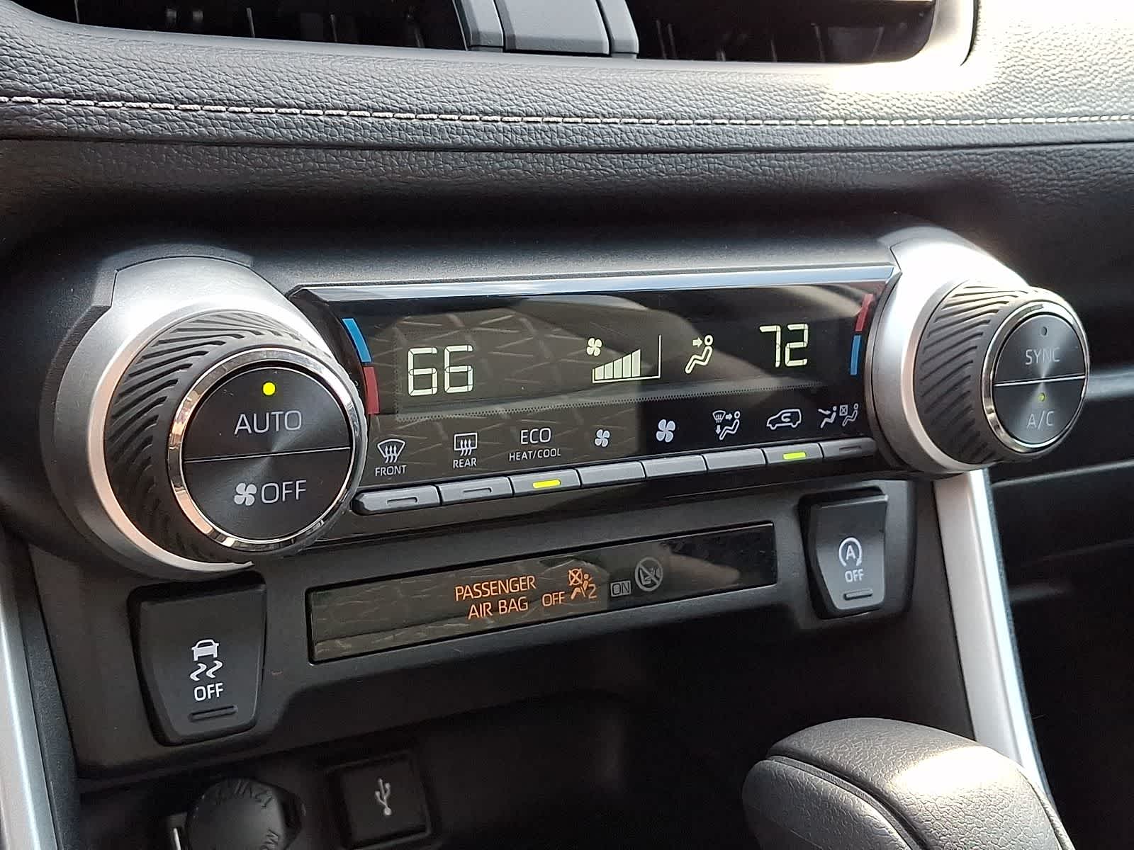 Thumbnail: 2021 Toyota RAV4 - 19