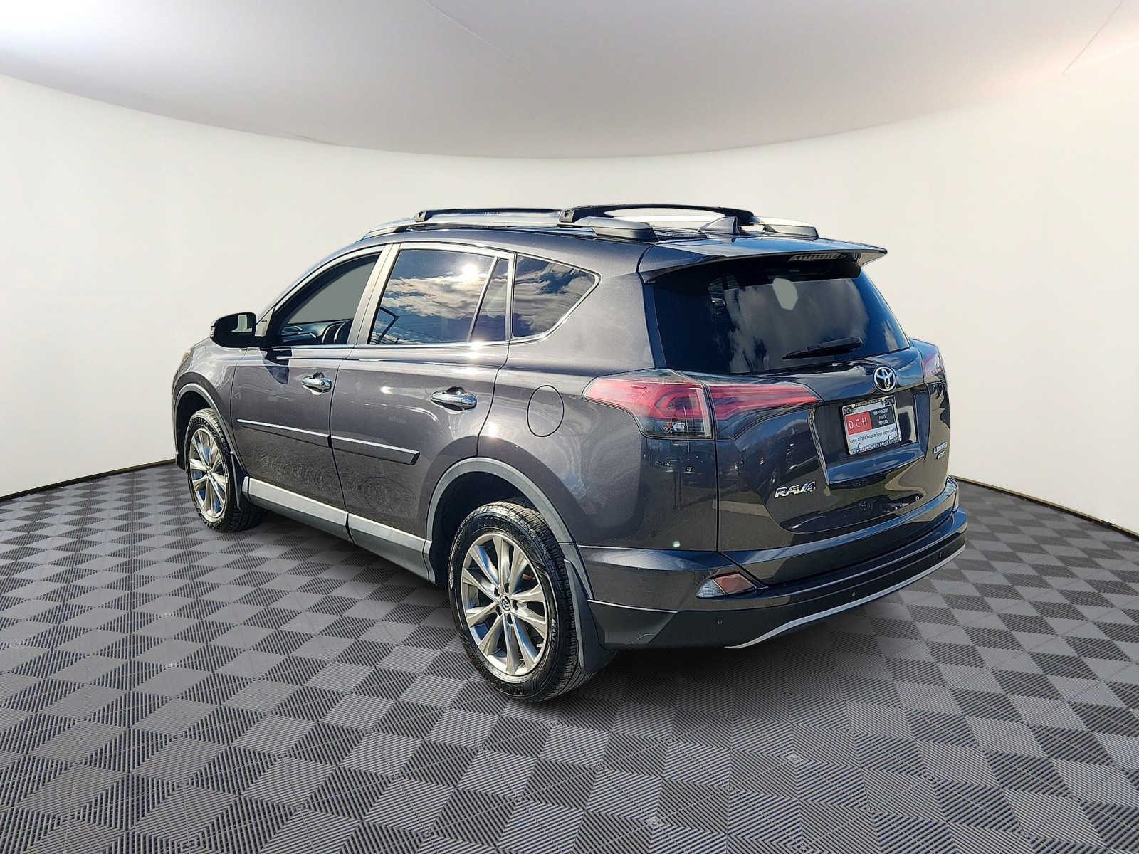 Thumbnail: 2017 Toyota RAV4 - 9