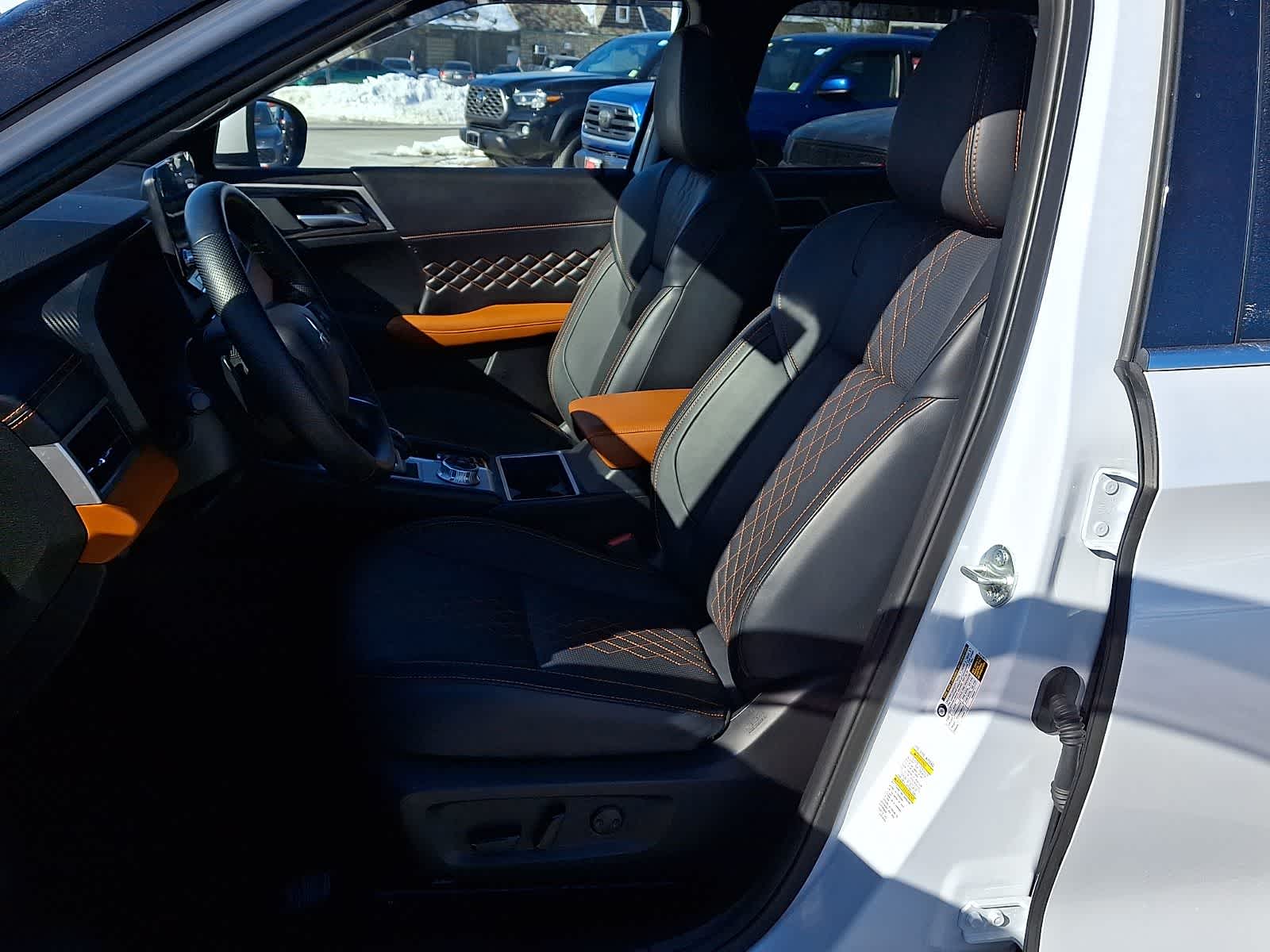 Thumbnail: 2024 Mitsubishi Outlander - 16