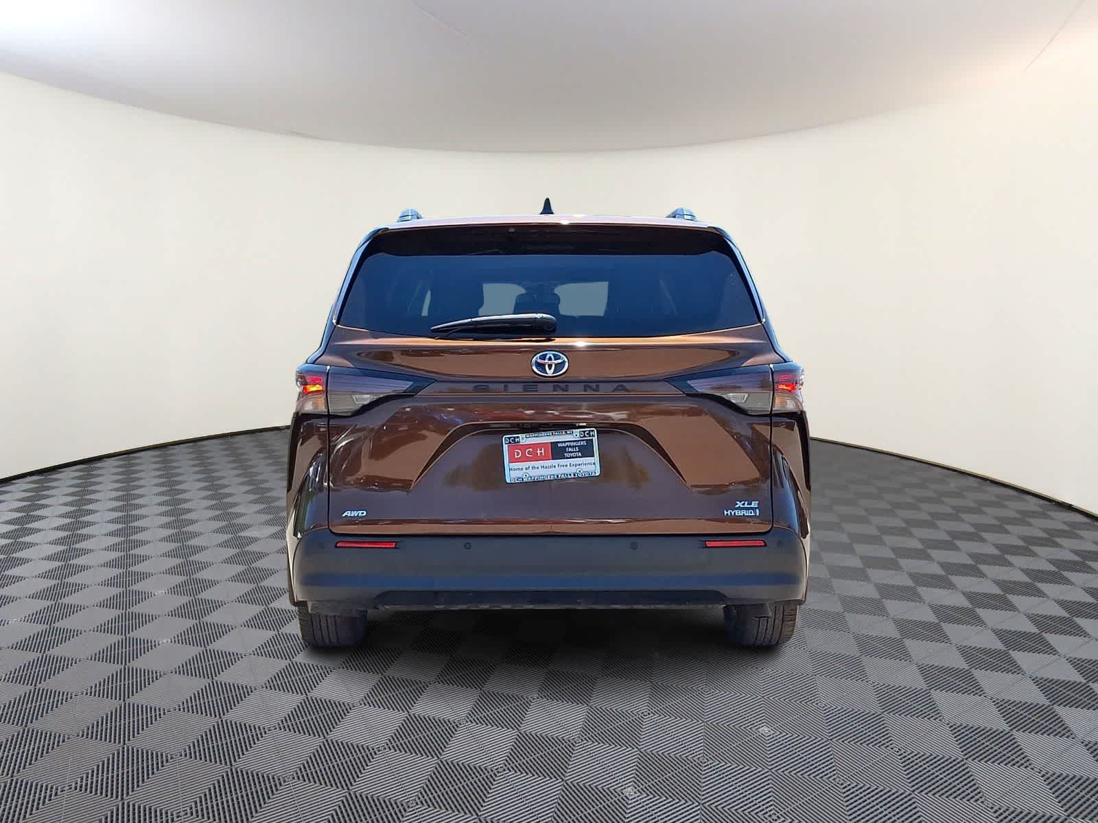 Thumbnail: 2023 Toyota Sienna - 7