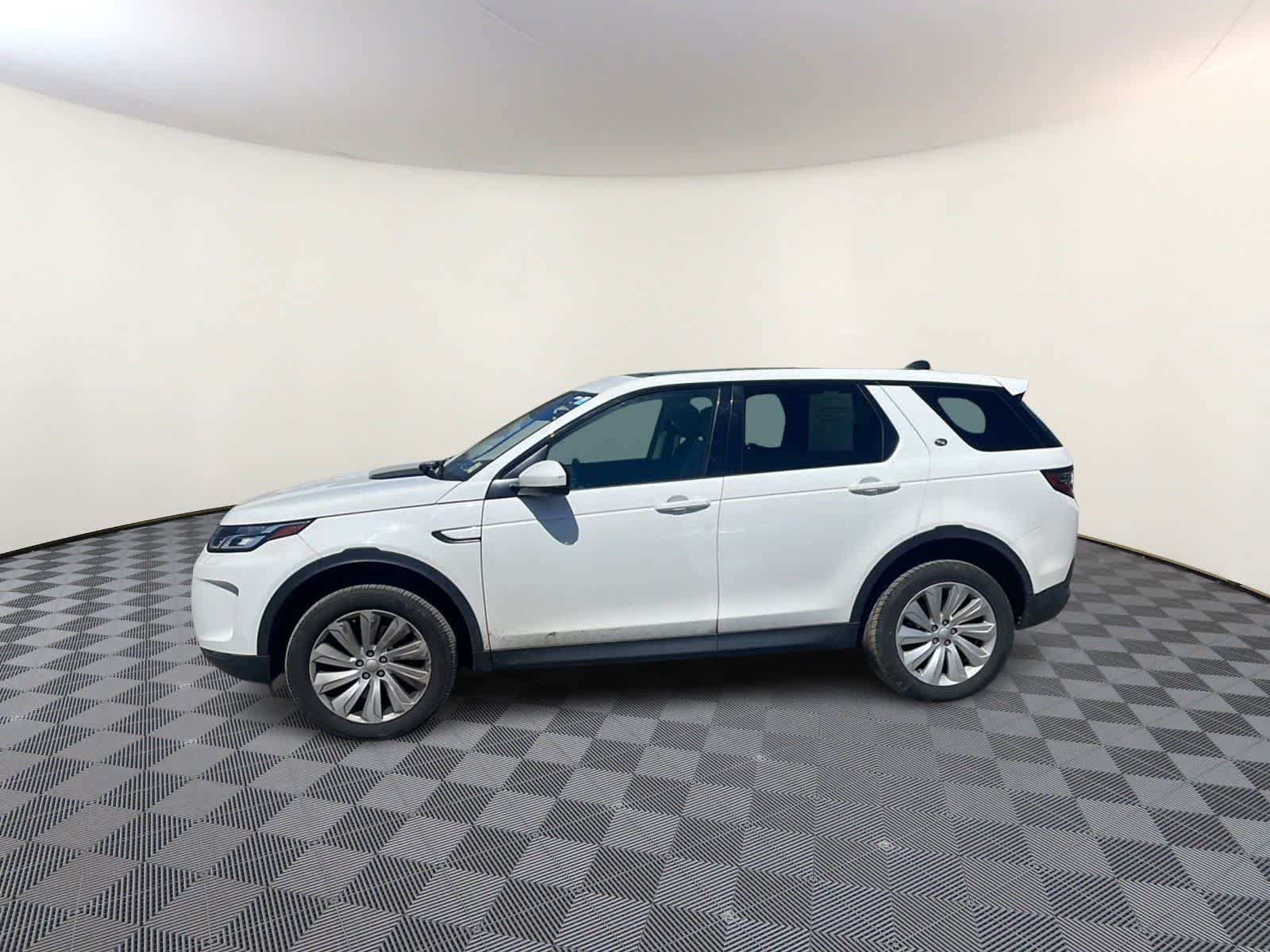 Thumbnail: 2020 Land Rover Discovery Sport - 4