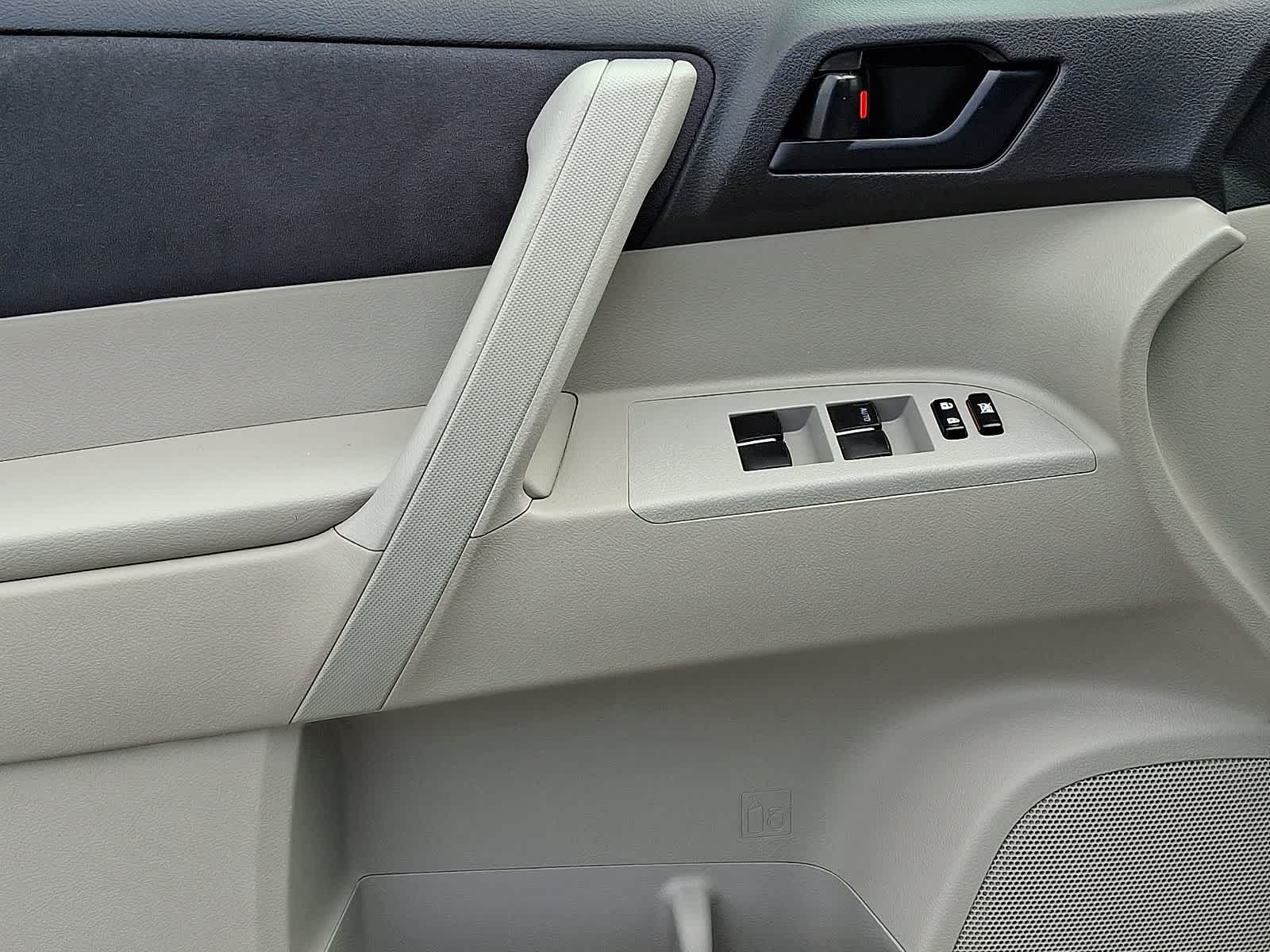 Thumbnail: 2013 Toyota Highlander - 15