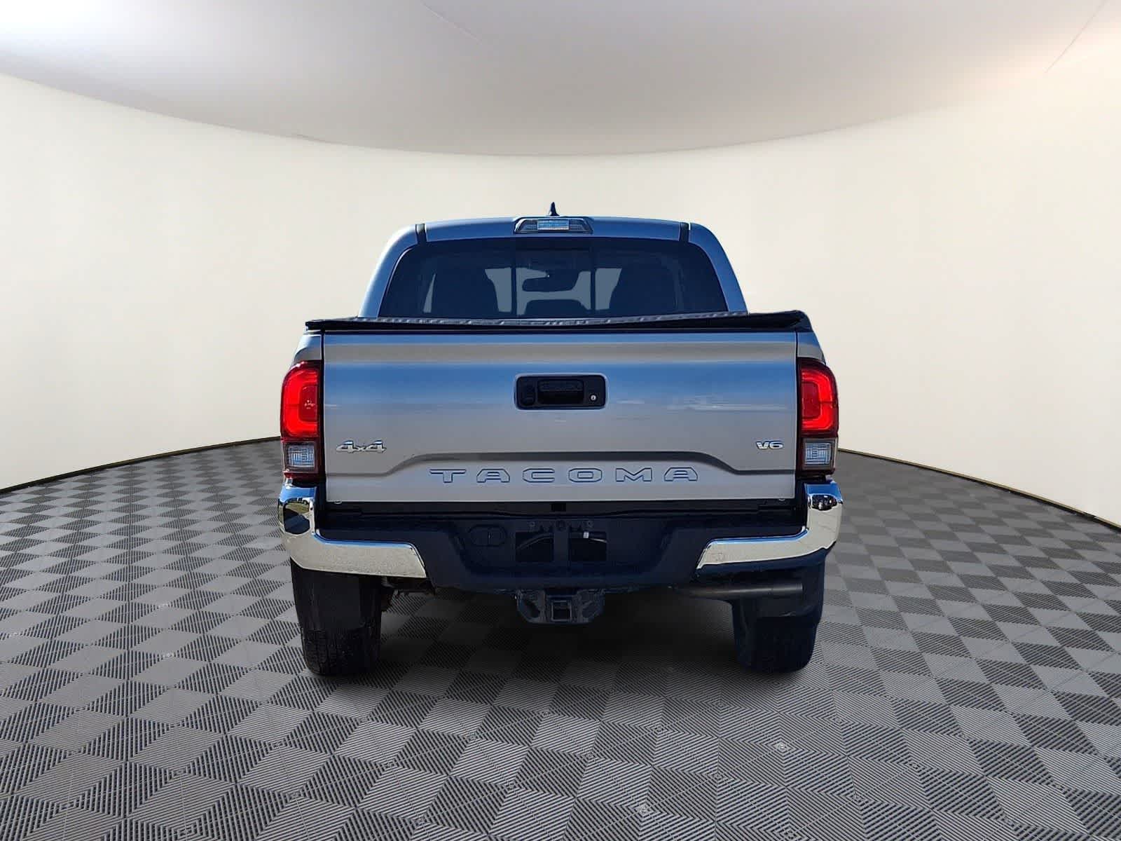 Thumbnail: 2018 Toyota Tacoma - 7