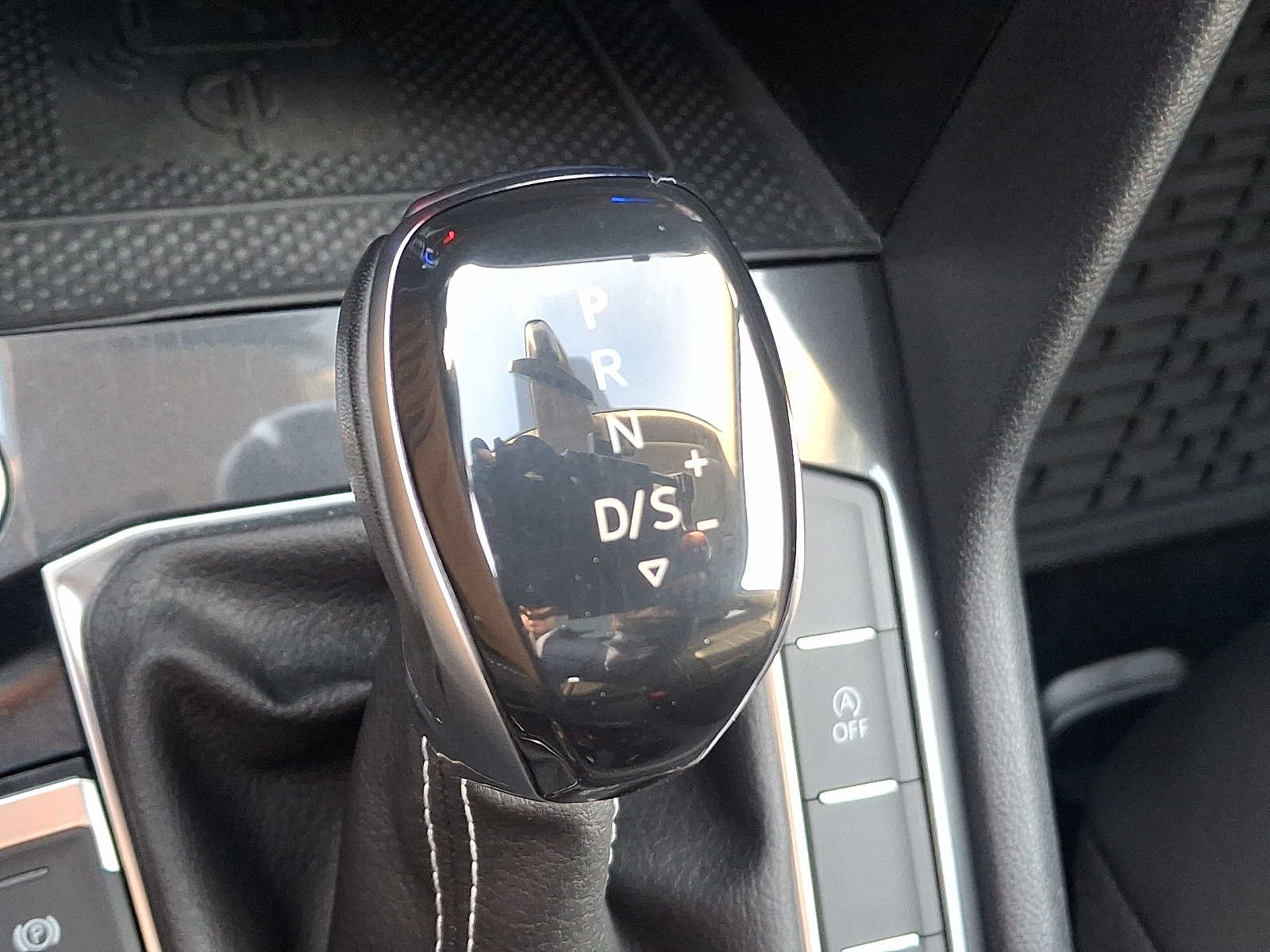 Thumbnail: 2022 Volkswagen Tiguan - 17