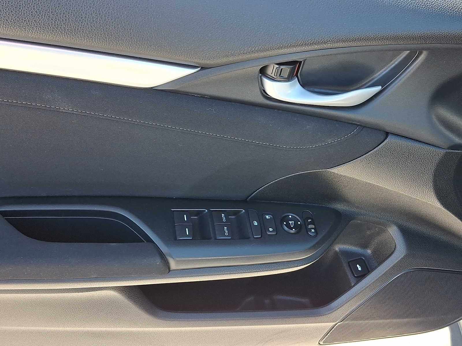 Thumbnail: 2018 Honda Civic - 13